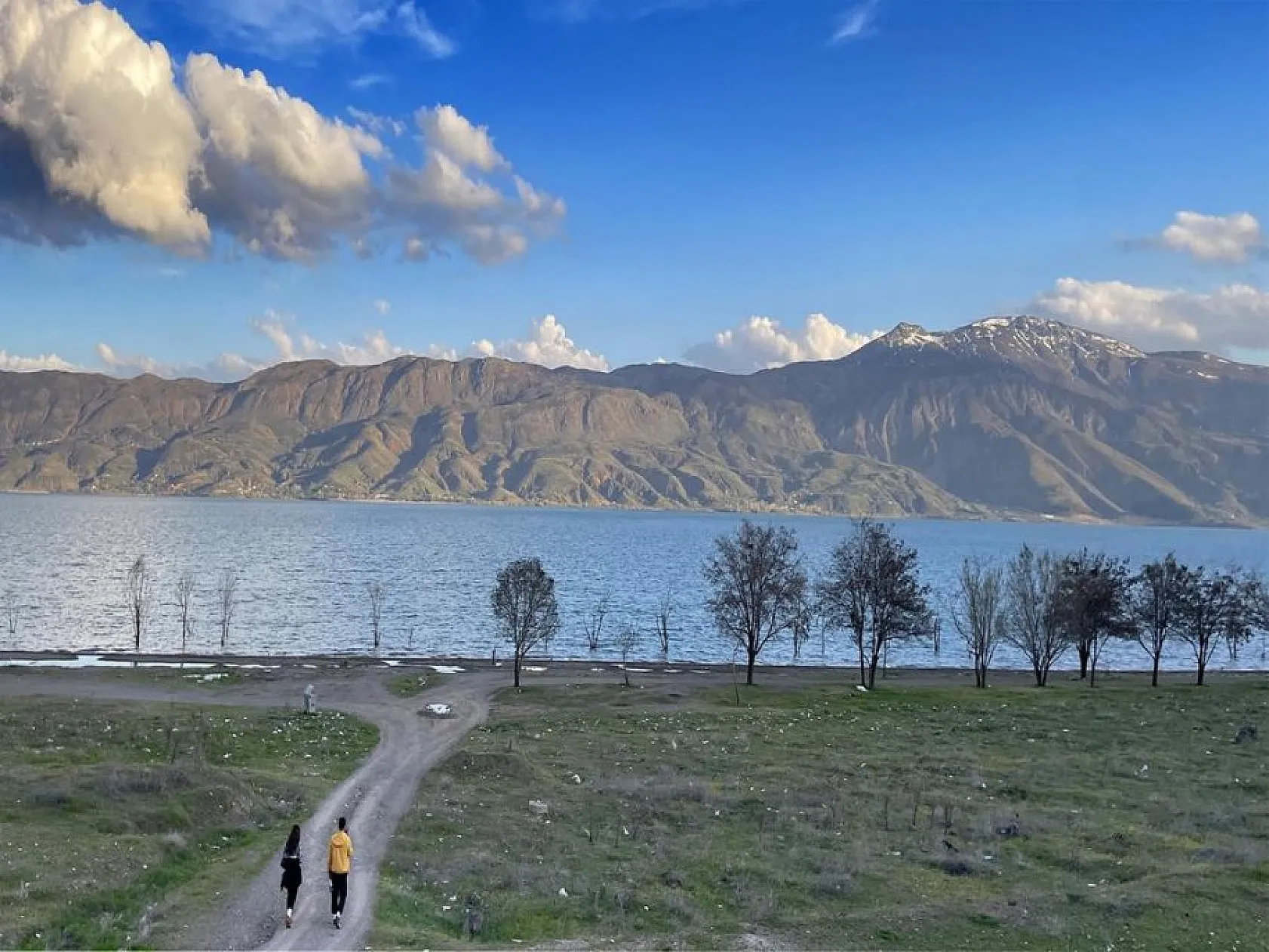 Doğuda tatilcilerin gözdesi Hazar Gölü doğal güzelliğiyle bayrama hazır