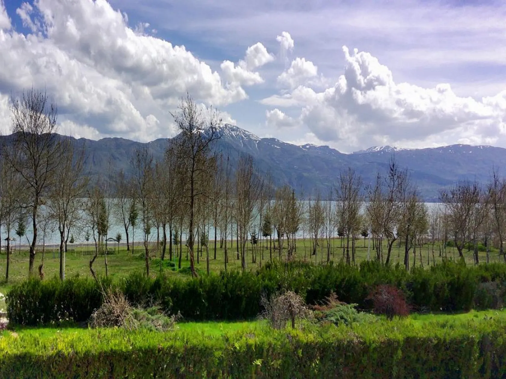 Doğuda tatilcilerin gözdesi Hazar Gölü doğal güzelliğiyle bayrama hazır