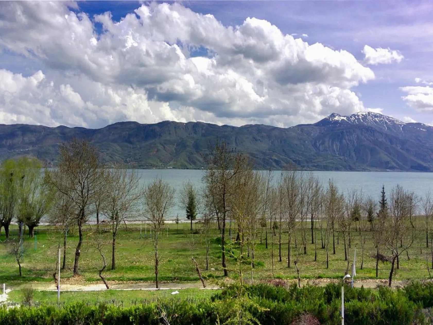 Doğuda tatilcilerin gözdesi Hazar Gölü doğal güzelliğiyle bayrama hazır