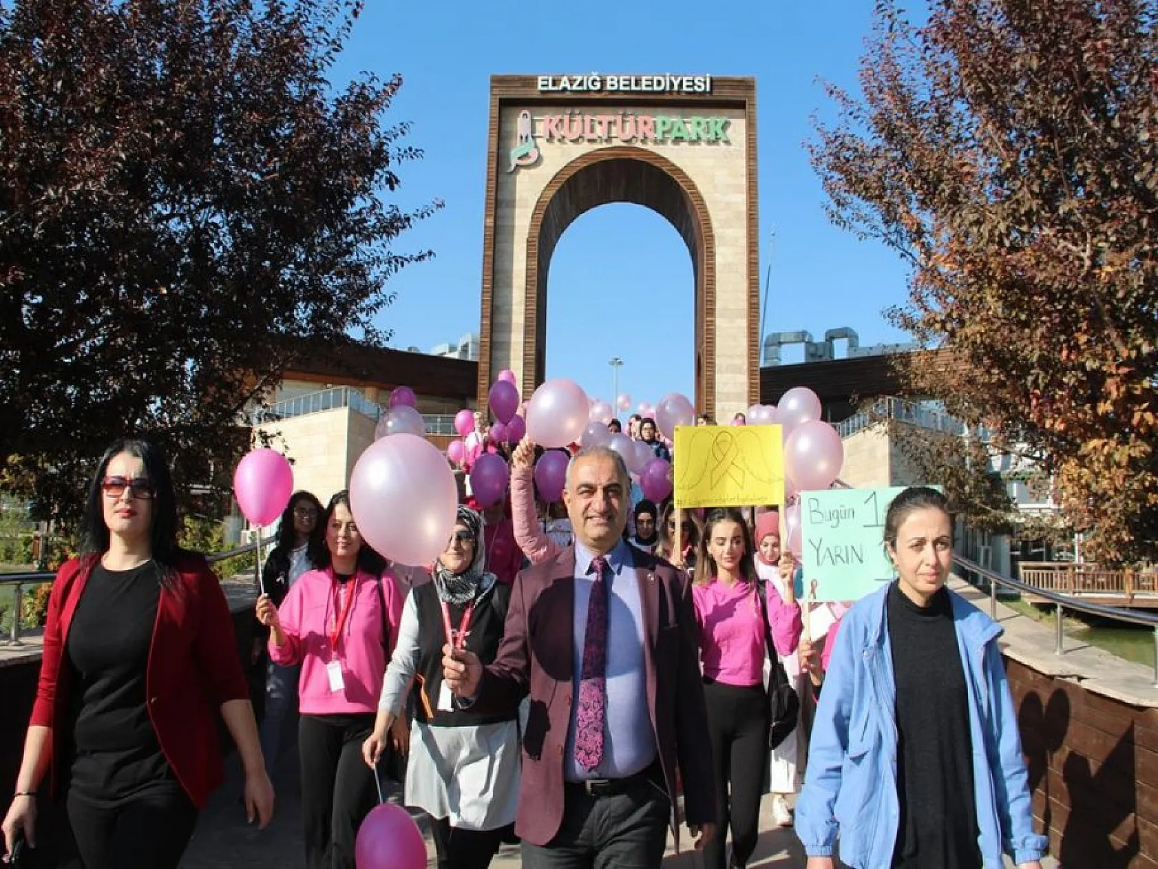 Elazığ'da 'Meme Kanseri Farkındalık' yürüyüşü