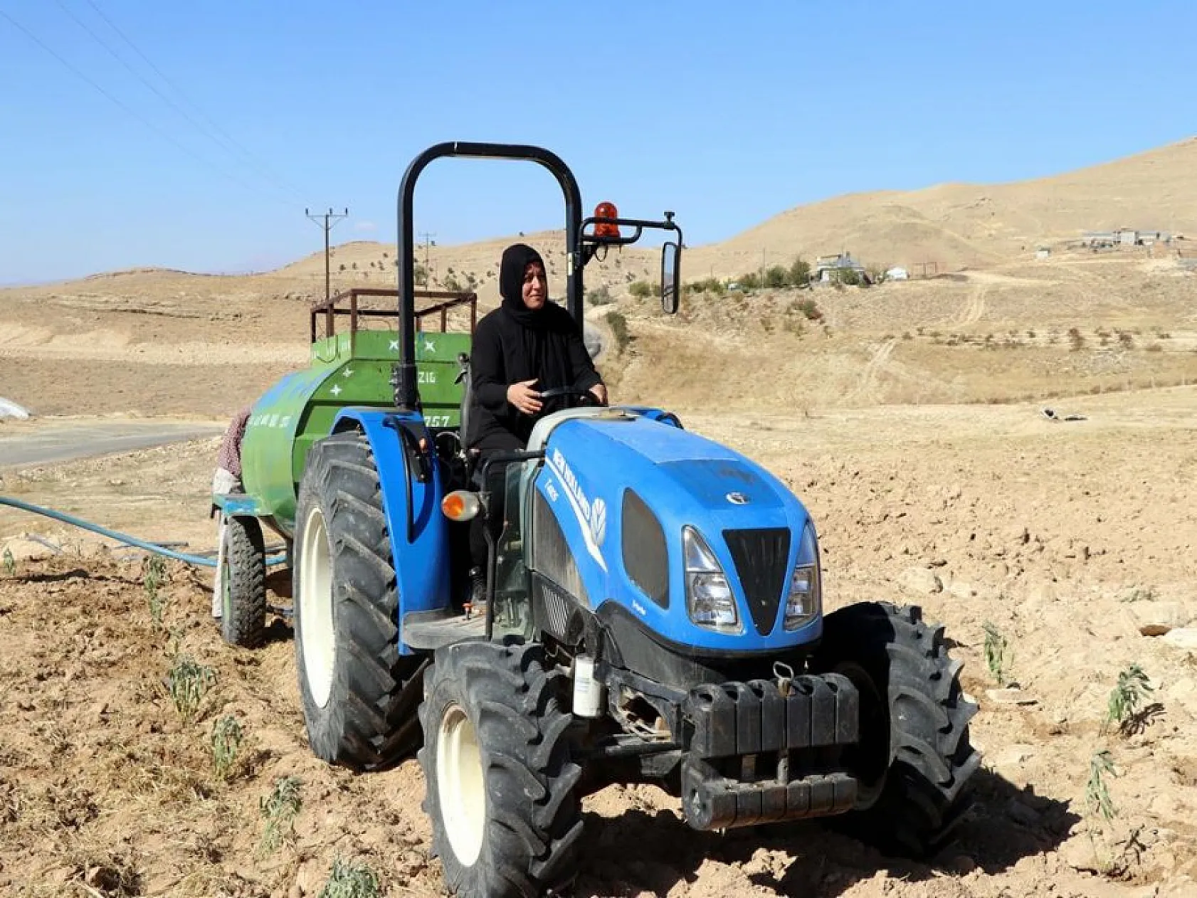 Elazığlı kadınlar atıl arazileri aromatik bitkilerle tarıma kazandırıyor