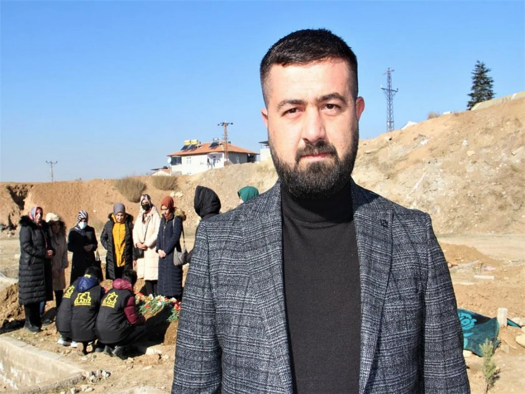 Elazığlılar kimsesizler mezarlığına gömülen engelli kızın ailesi oldu