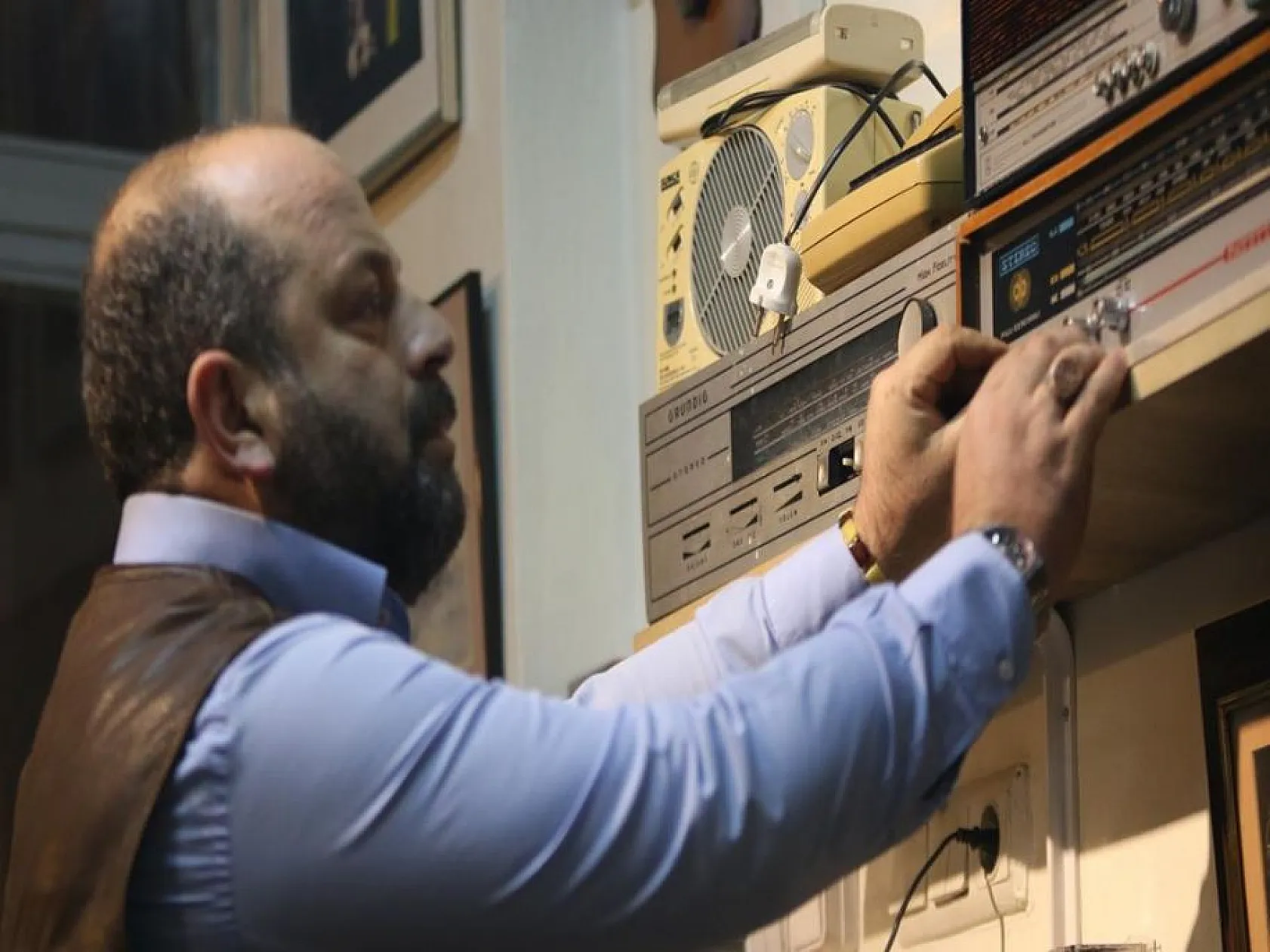 Emekli askerin antika koleksiyonu görenleri geçmişe götürüyor