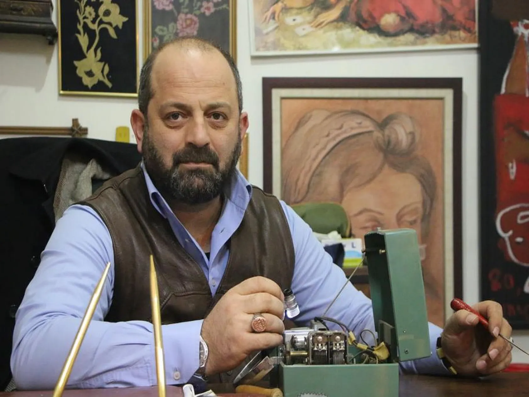 Emekli askerin antika koleksiyonu görenleri geçmişe götürüyor