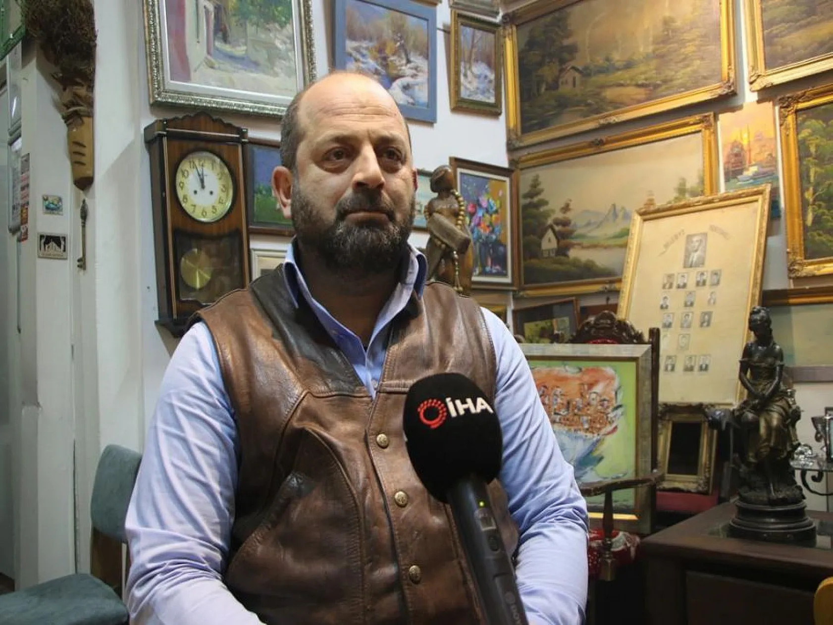 Emekli askerin antika koleksiyonu görenleri geçmişe götürüyor