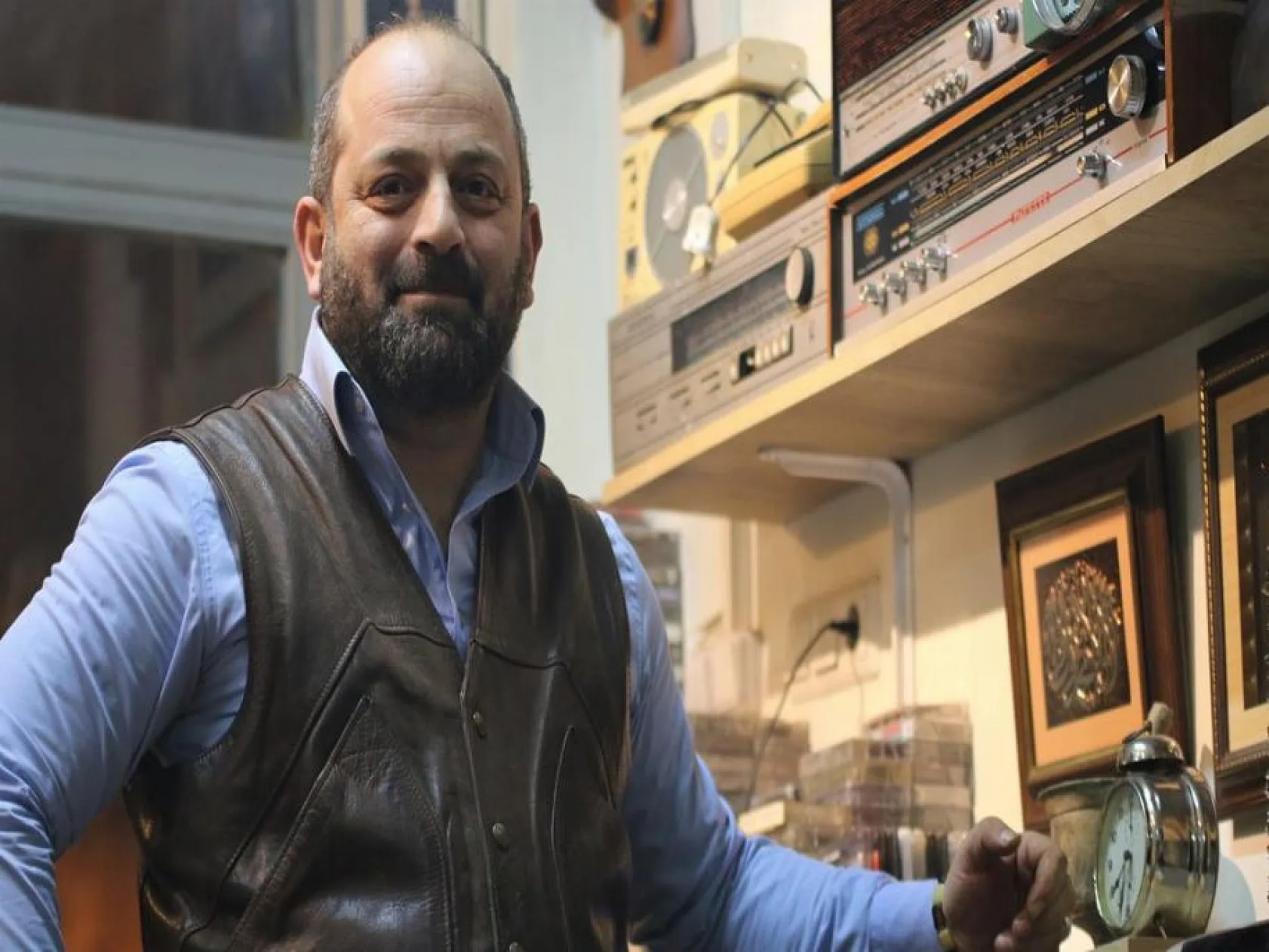 Emekli askerin antika koleksiyonu görenleri geçmişe götürüyor