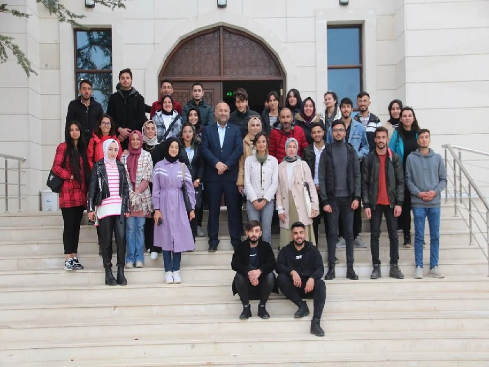 Fırat Üniversitesi İletişim Fakültesi öğrencilerinden anlamlı proje! Şehit Fethi Sekin ve sokak hayvanları unutulmadı