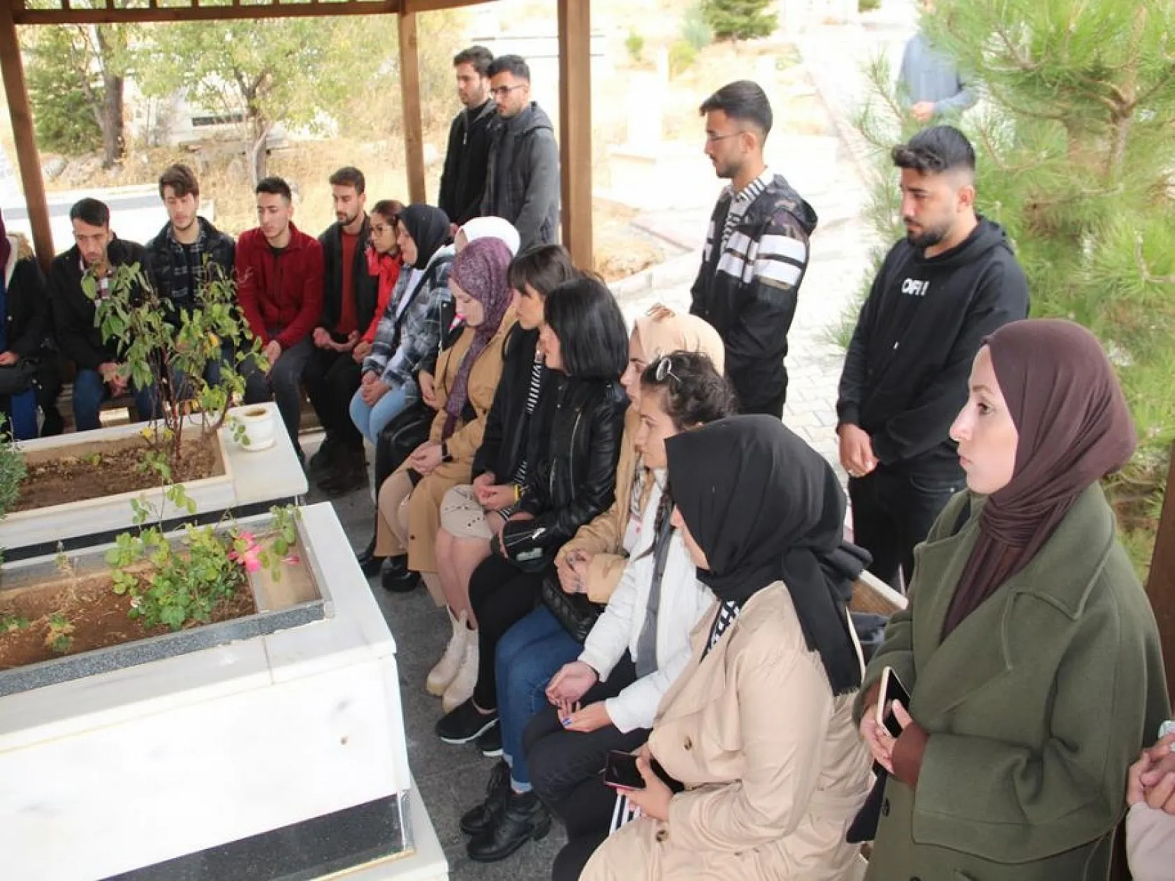 Fırat Üniversitesi İletişim Fakültesi öğrencilerinden anlamlı proje! Şehit Fethi Sekin ve sokak hayvanları unutulmadı