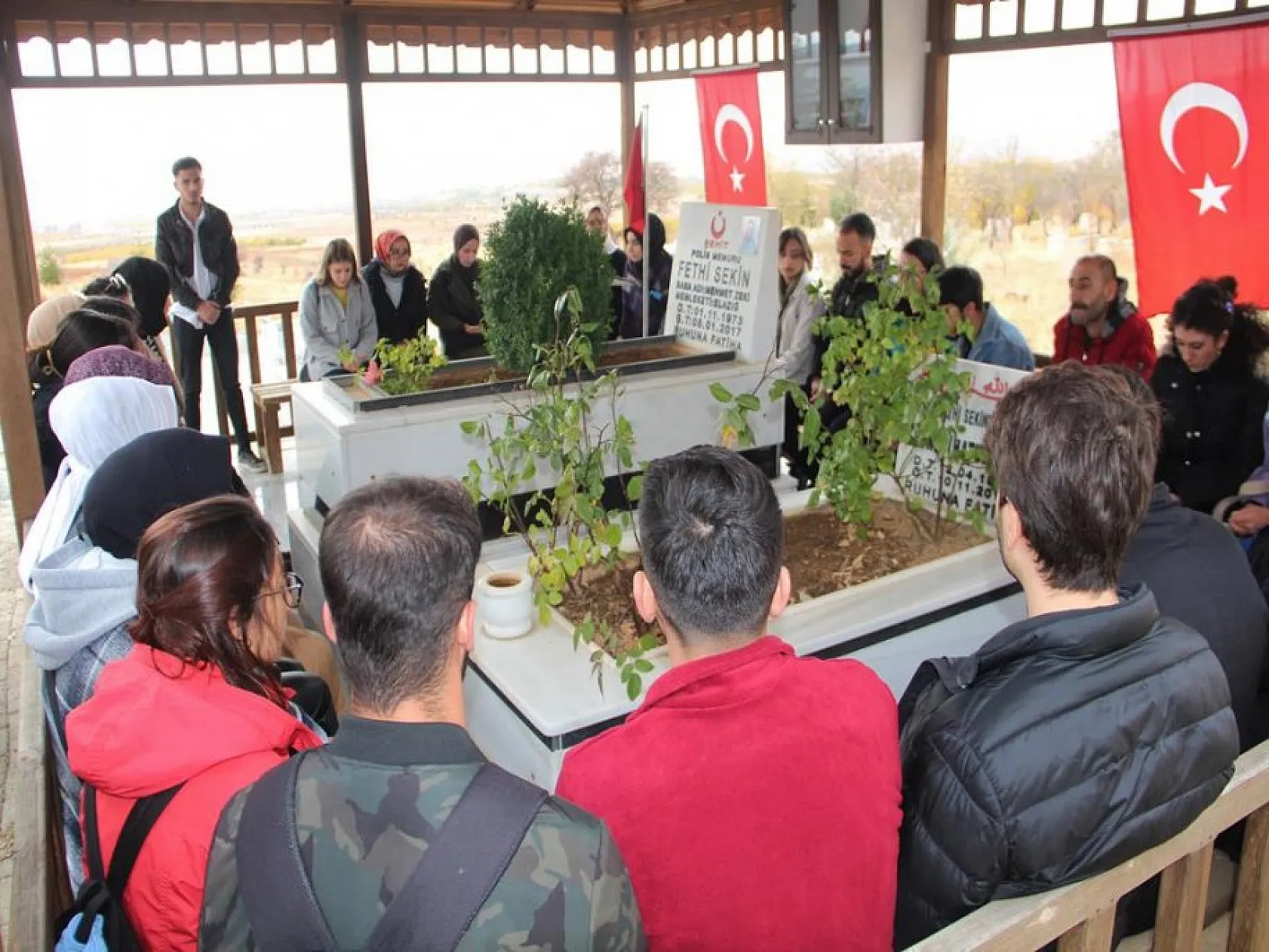Fırat Üniversitesi İletişim Fakültesi öğrencilerinden anlamlı proje! Şehit Fethi Sekin ve sokak hayvanları unutulmadı