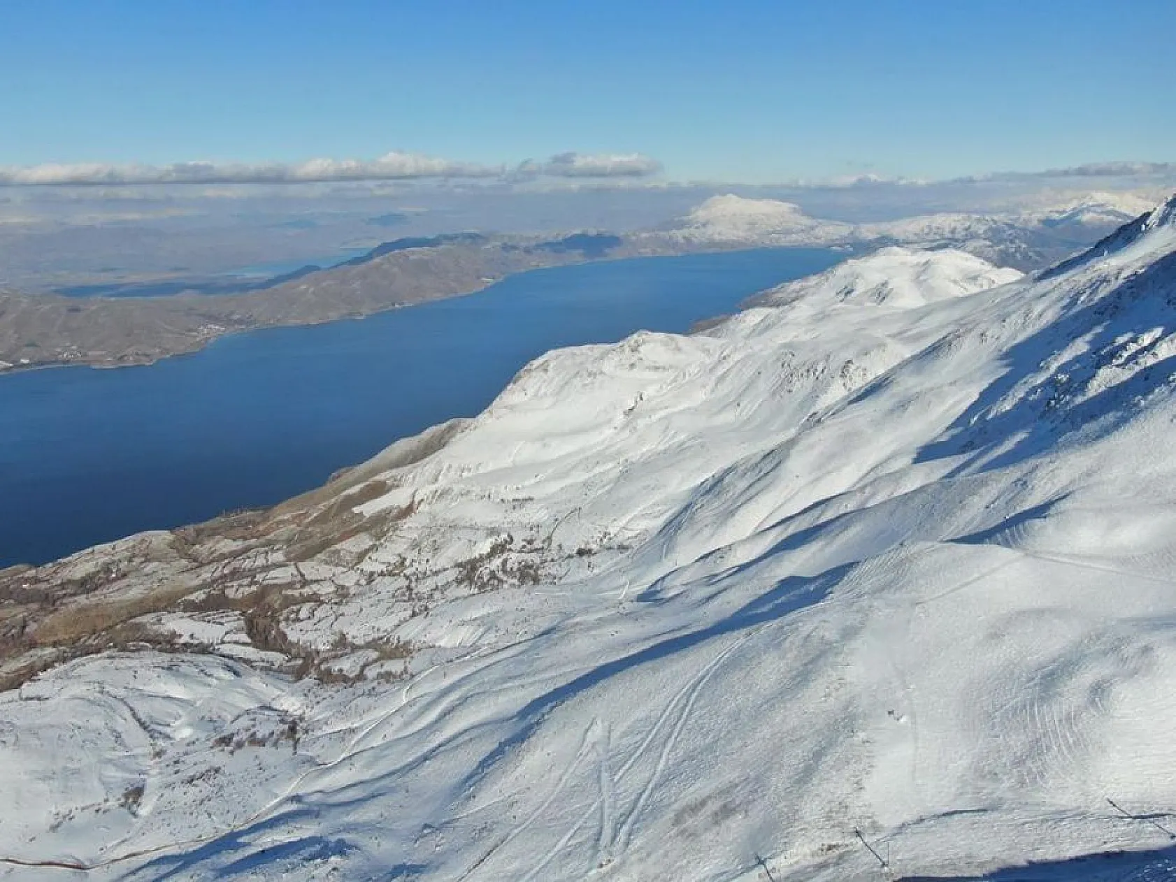 Hazar Gölü manzarası ile dikkat çeken Hazarbaba Kayak Merkezi, sezona hazırlanıyor