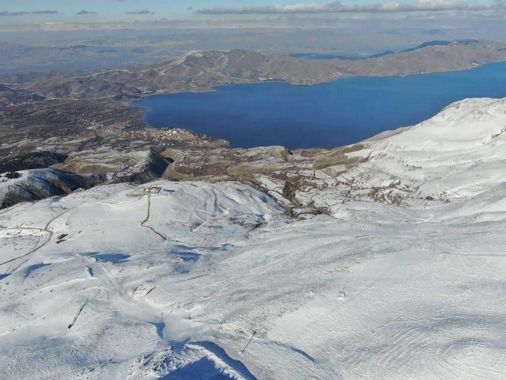 Hazar Gölü manzarası ile dikkat çeken Hazarbaba Kayak Merkezi, sezona hazırlanıyor