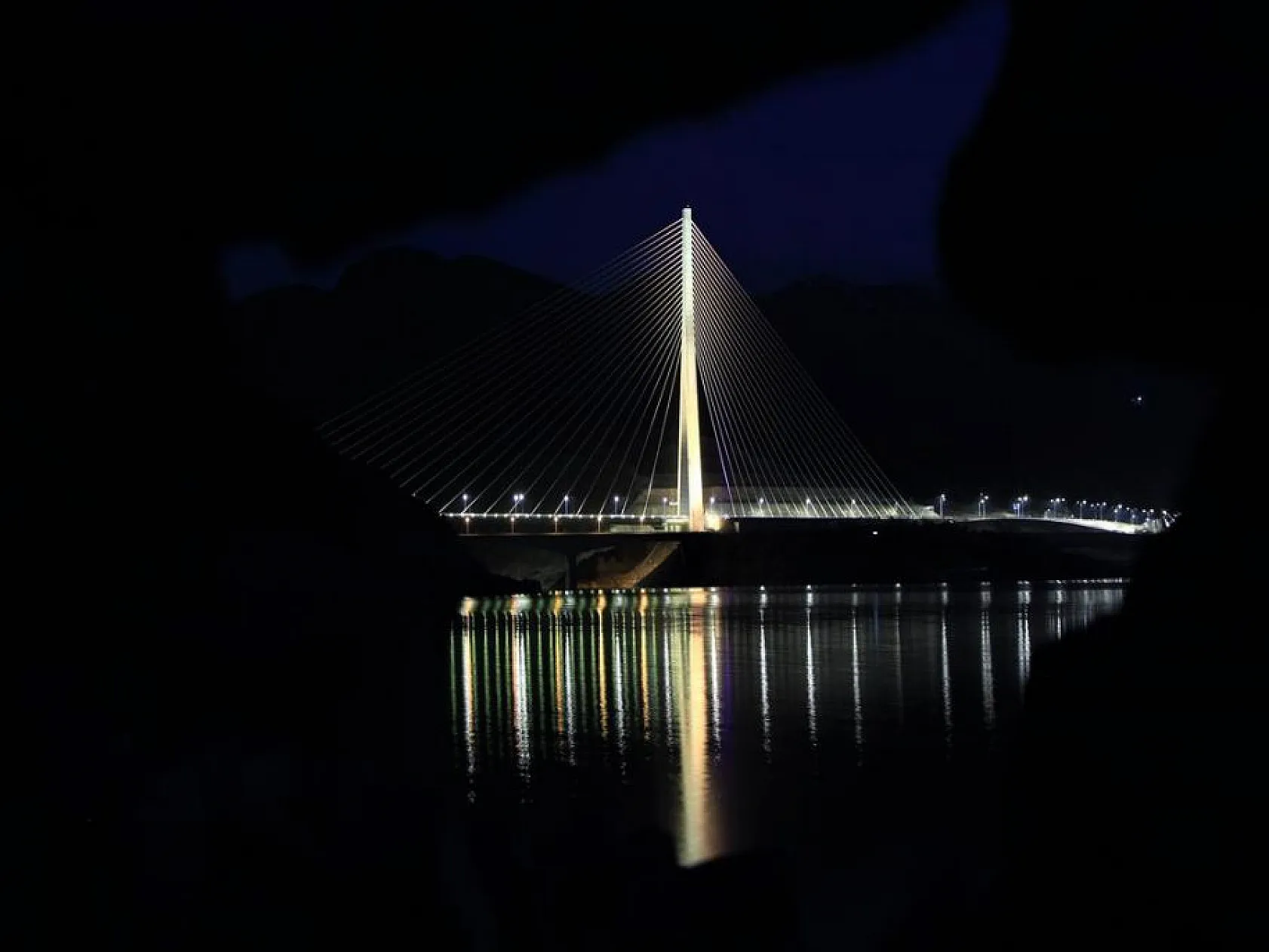 Kömürhan Köprüsü rengarenk ışıklandırmasıyla görsel şölen sunuyor