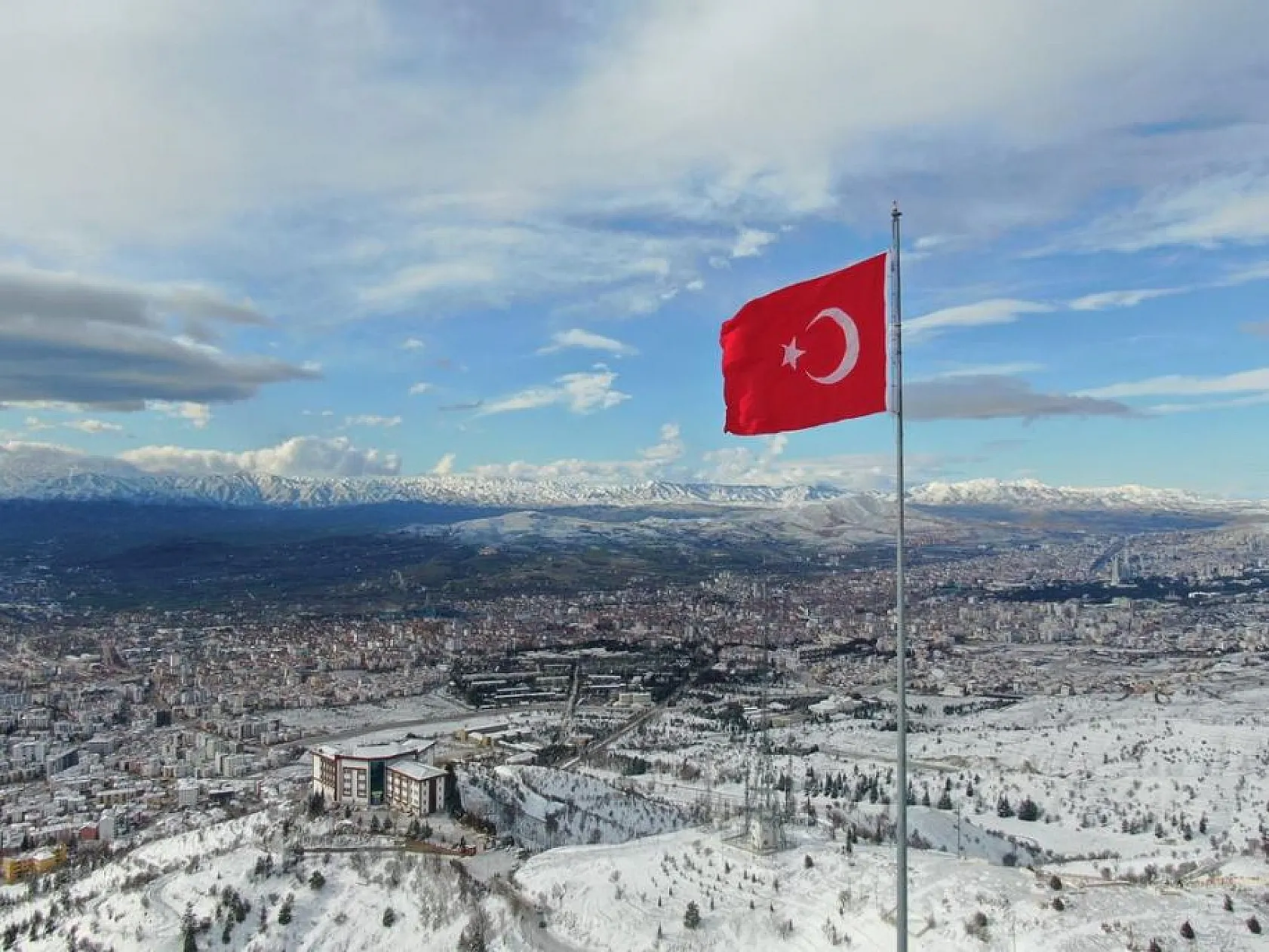 Medeniyetlerin beşiği Harput tekrar beyaza büründü