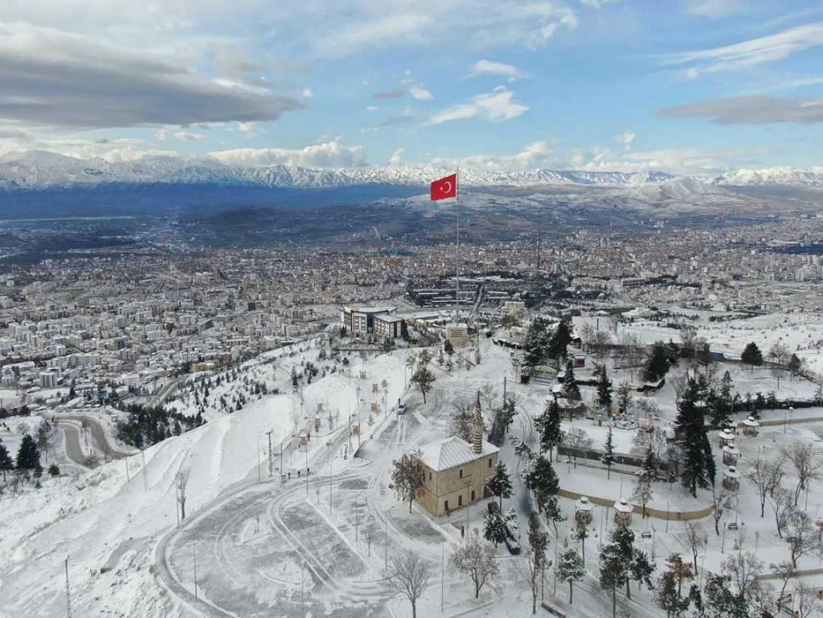 Medeniyetlerin beşiği Harput tekrar beyaza büründü