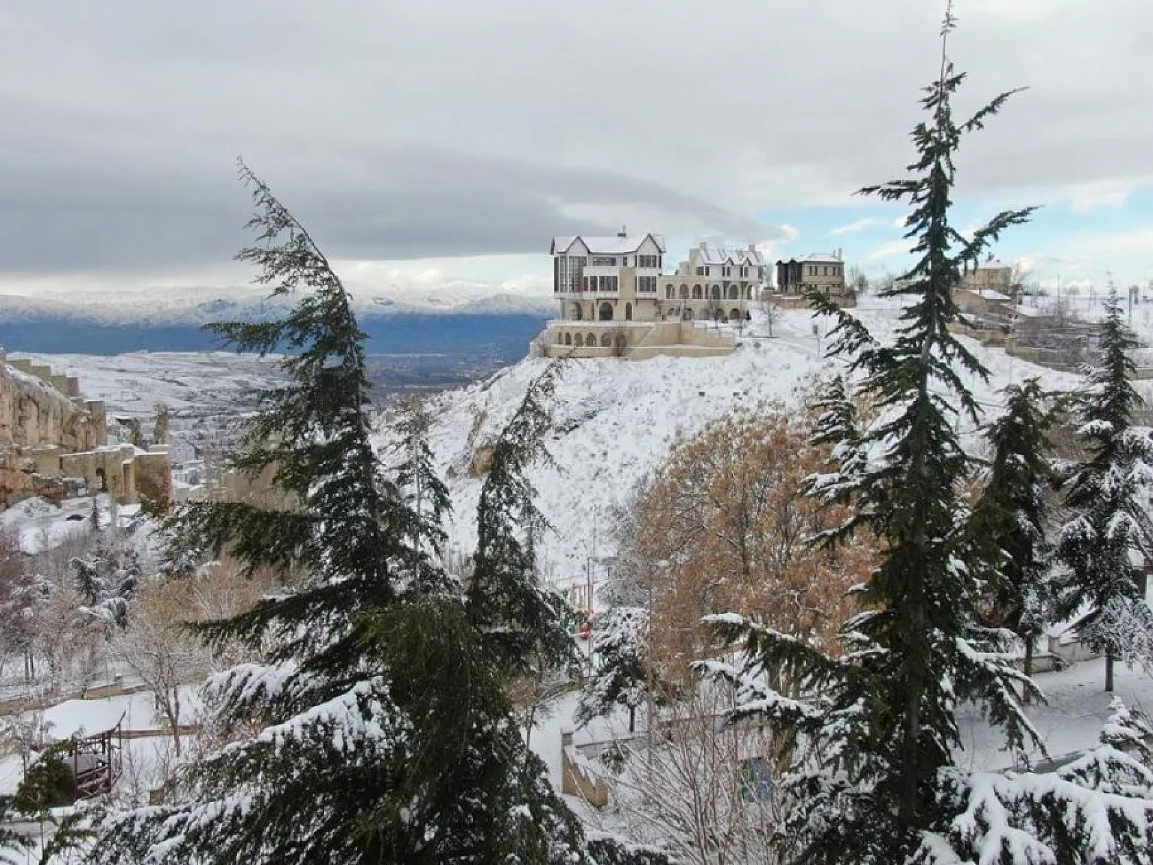 Medeniyetlerin beşiği Harput tekrar beyaza büründü