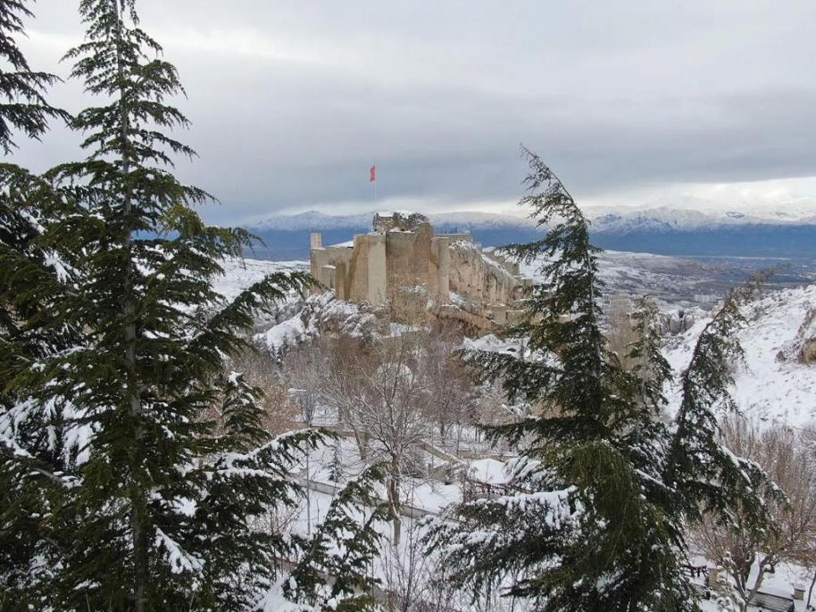 Medeniyetlerin beşiği Harput tekrar beyaza büründü