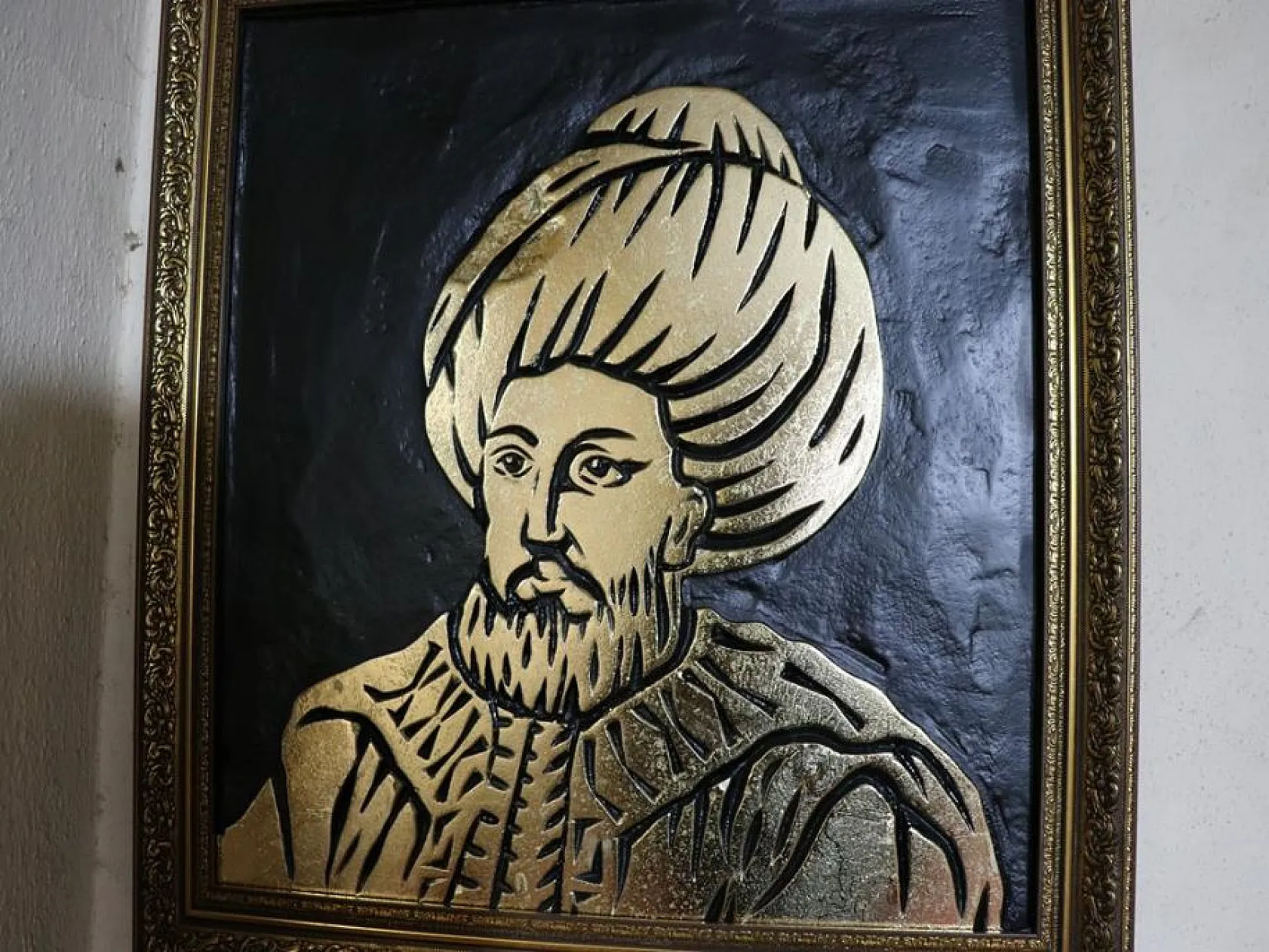 36 Osmanlı padişahının resmini varak sanatıyla ahşaba resmetti