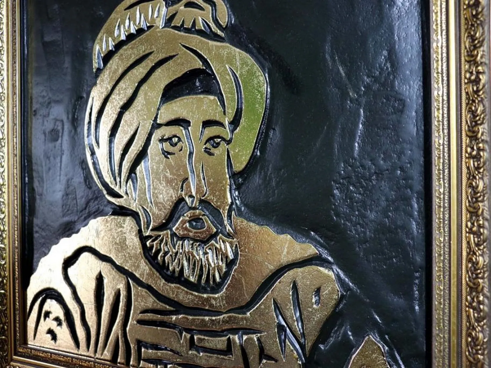 36 Osmanlı padişahının resmini varak sanatıyla ahşaba resmetti