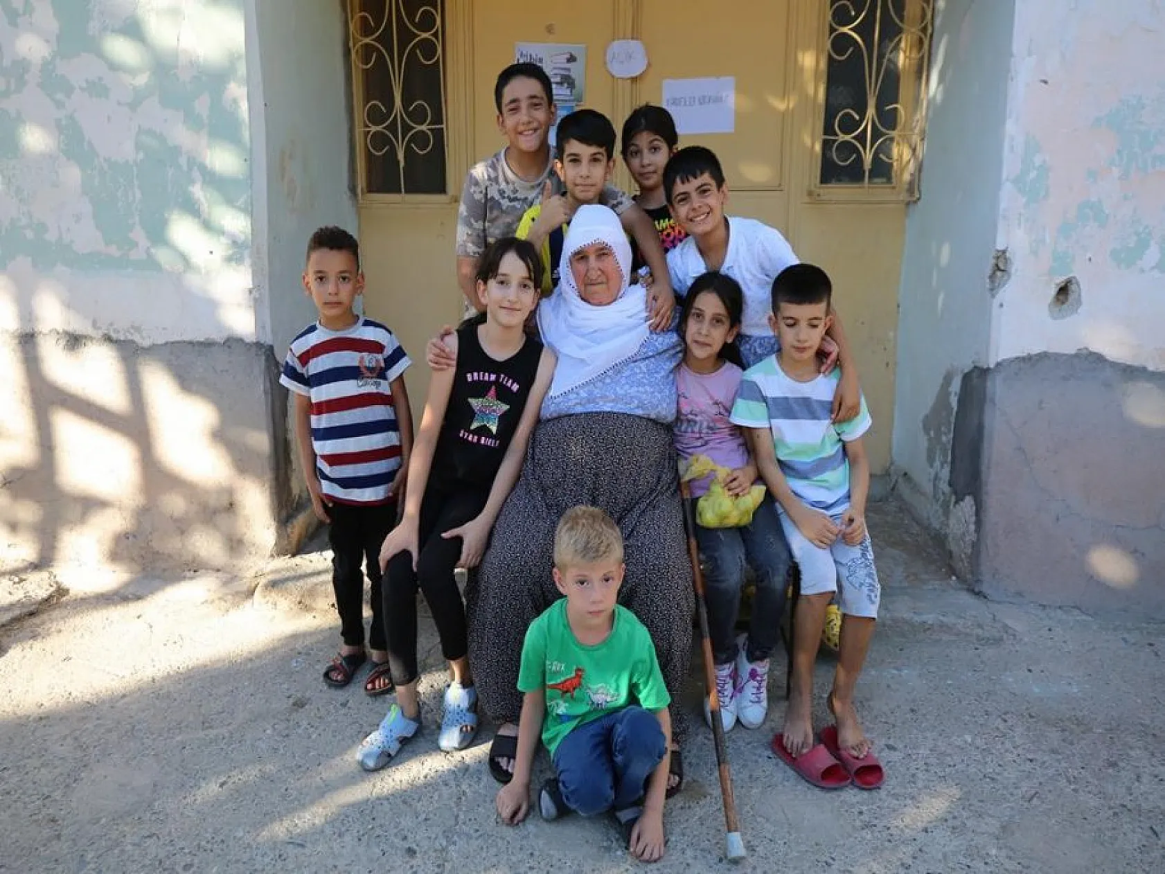 77 yaşındaki Keban'lı Saniye nineden örnek davranış!