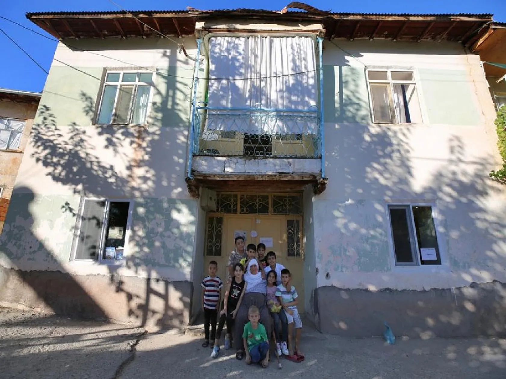 77 yaşındaki Keban'lı Saniye nineden örnek davranış!