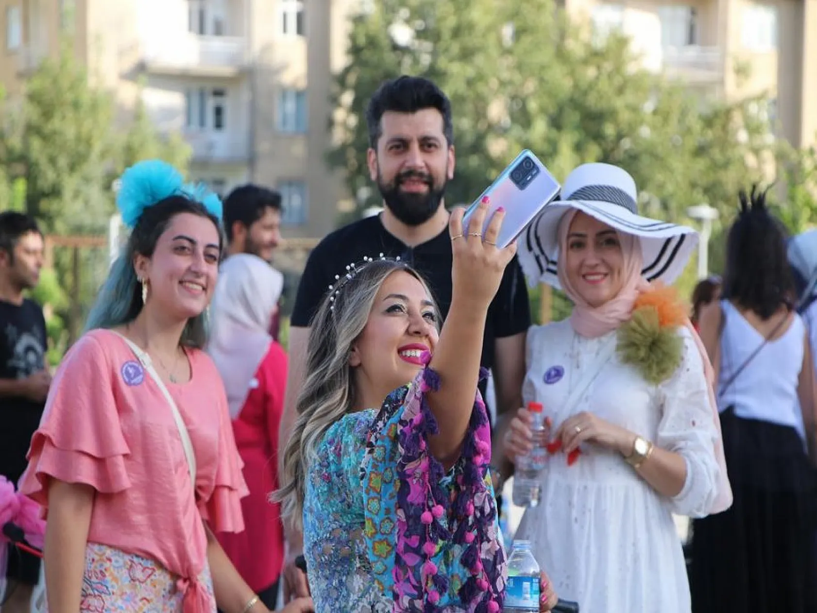 'Süslü Kadınlar' Otomobilsiz Kentler Günü için pedal çevirdi