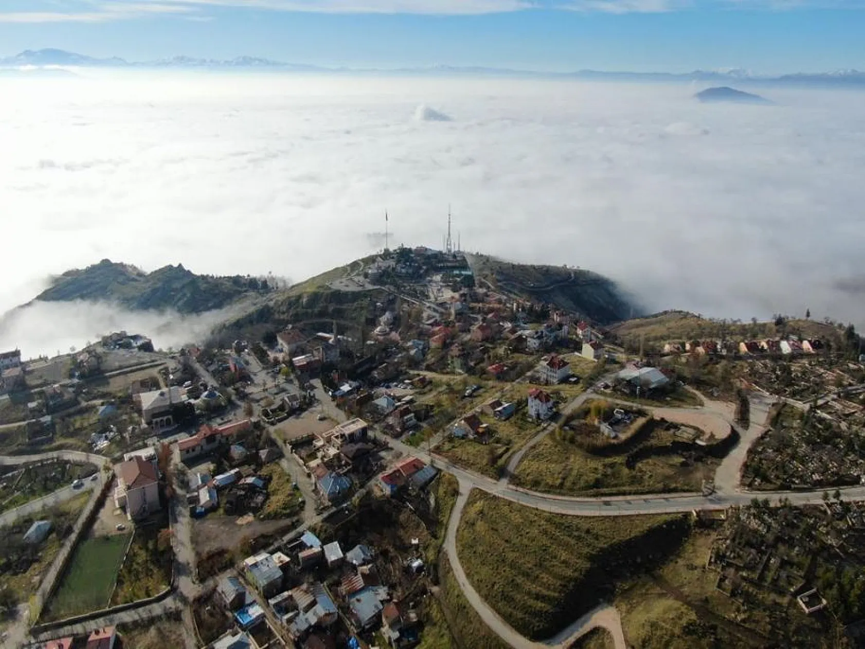 Elazığ sis denizinde kayboldu, eşsiz görüntüler oluştu