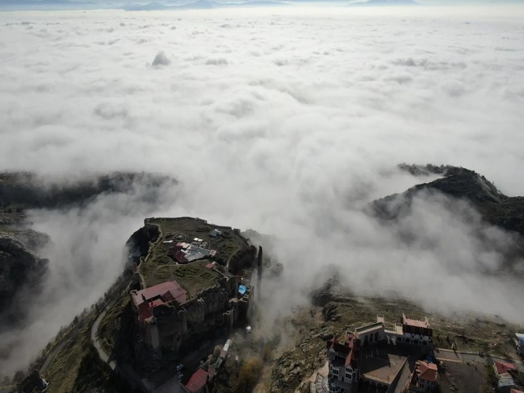 Elazığ sis denizinde kayboldu, eşsiz görüntüler oluştu