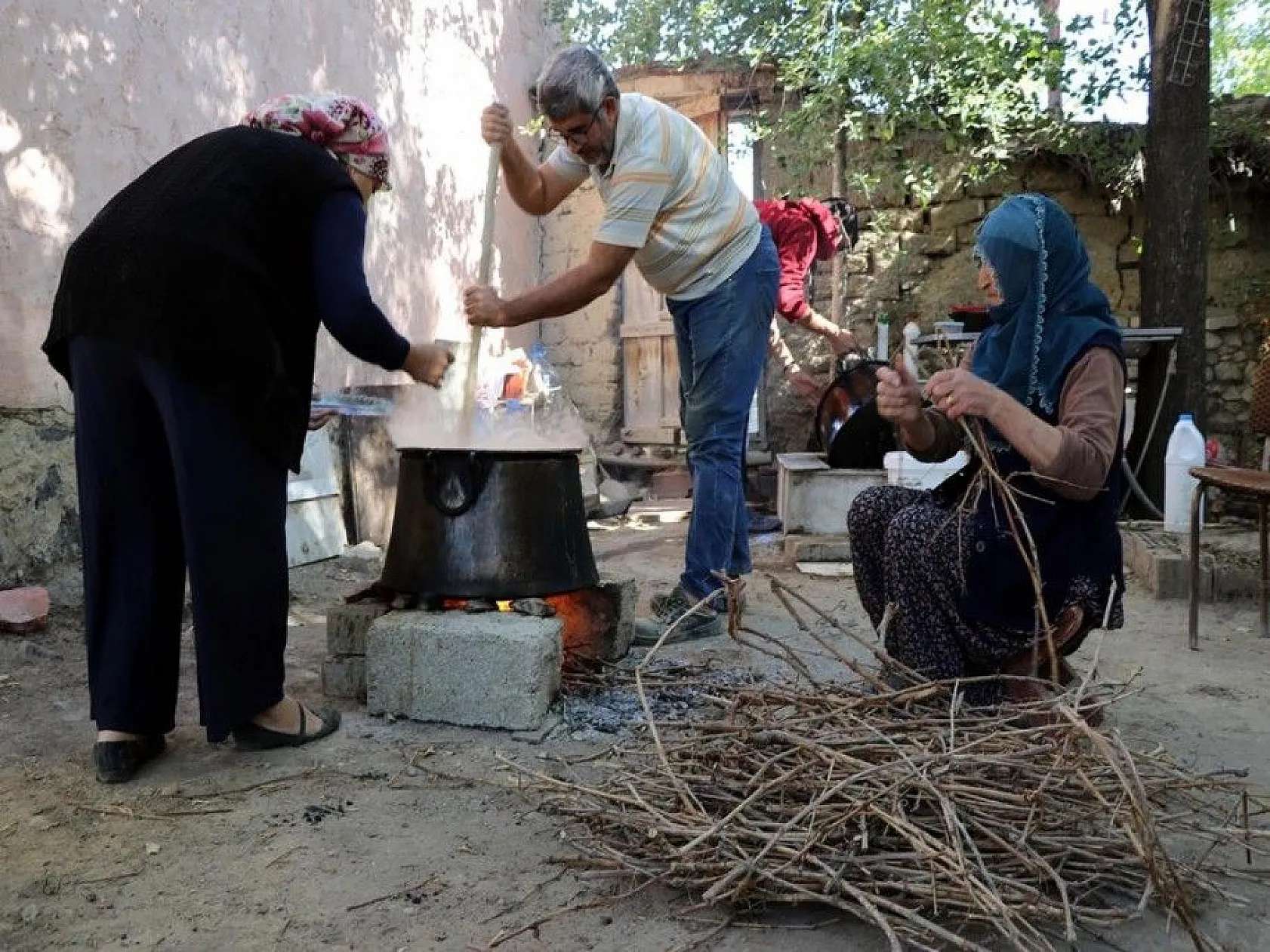 Elazığ'da kazanlar 'orcik' yapımı için kaynıyor