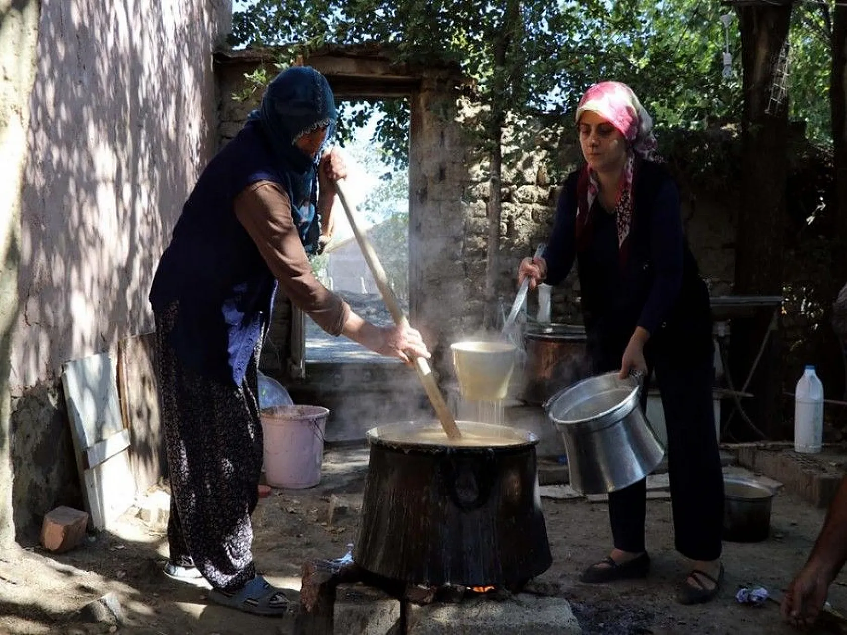 Elazığ'da kazanlar 'orcik' yapımı için kaynıyor