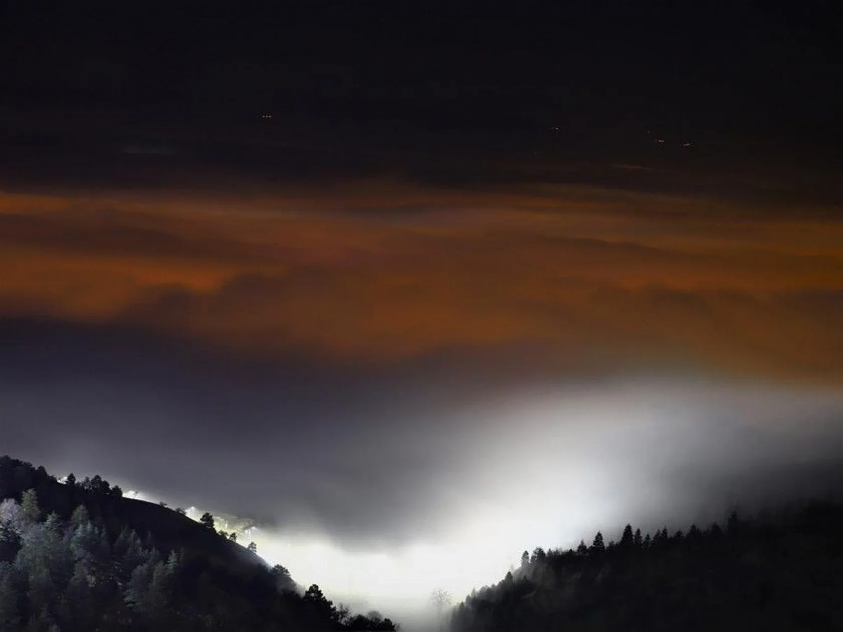 Elazığ'da sis, şehir ışıklarıyla görsel şölen oluşturdu