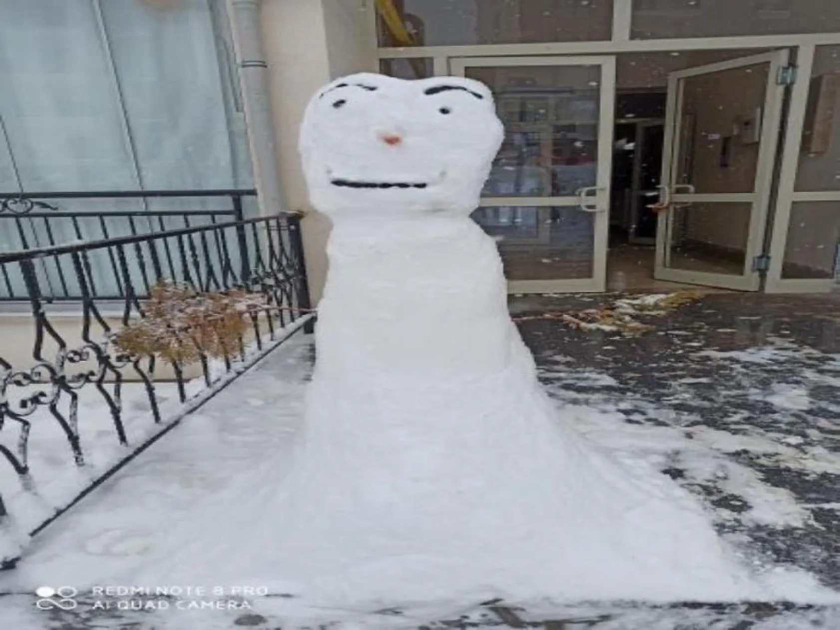 Elazığlı vatandaşlar yağan karla yeteneklerini konuşturdu