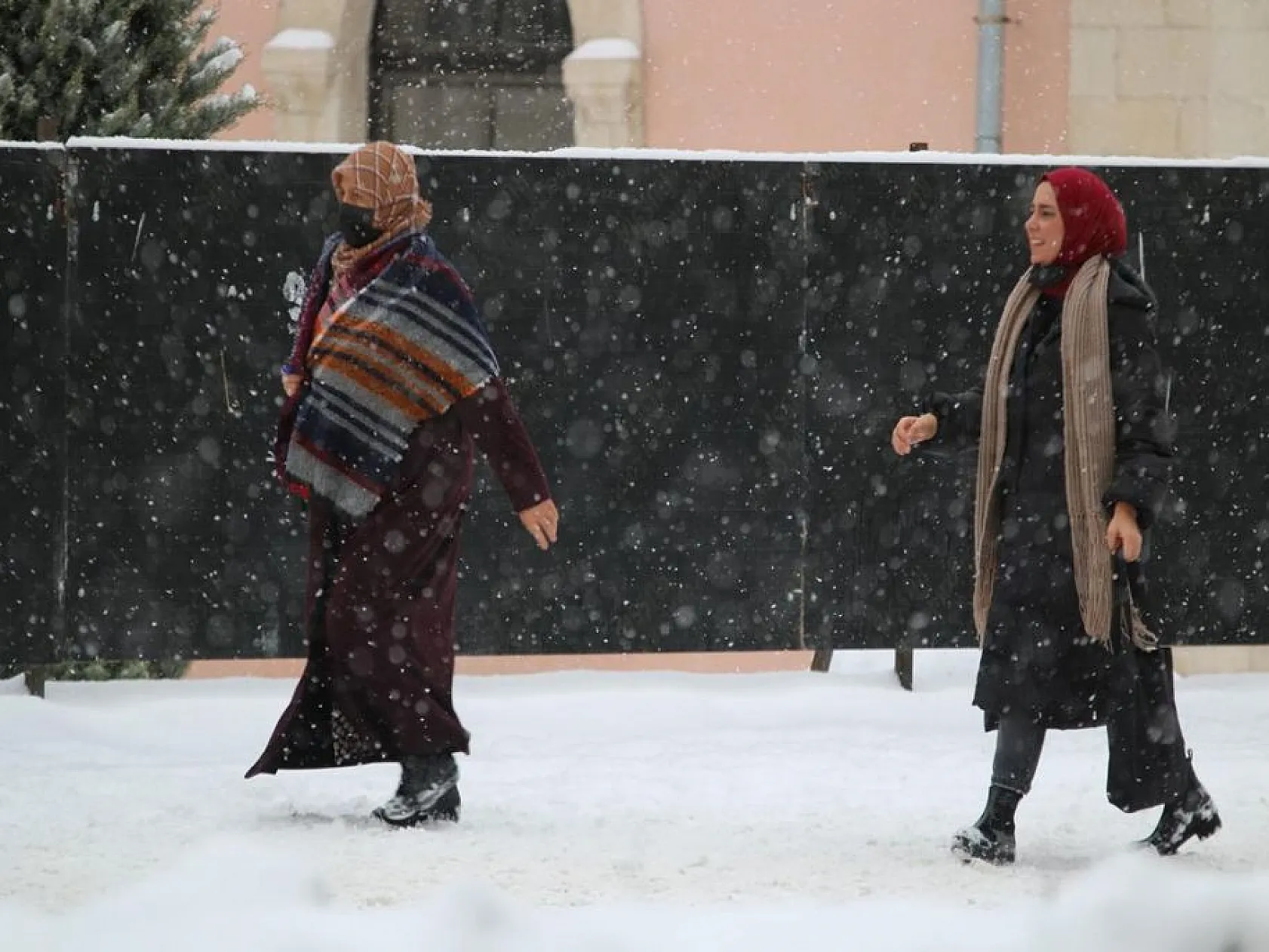 Elazığlılar karın gelişini sevinçle karşıladı