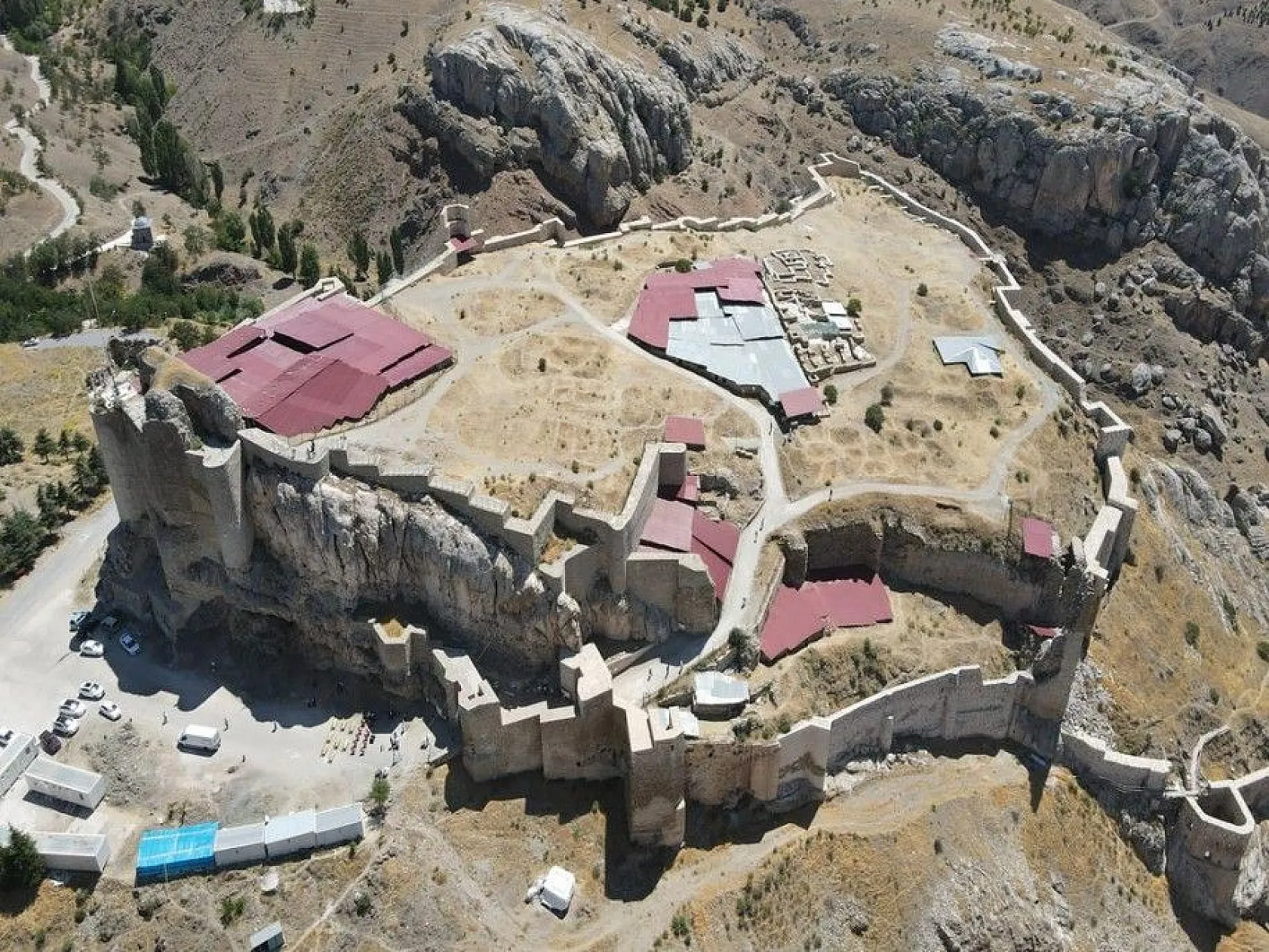 Harput Kalesinde zindan, kürsübaşı ve kutsal alan ziyarete açıldı