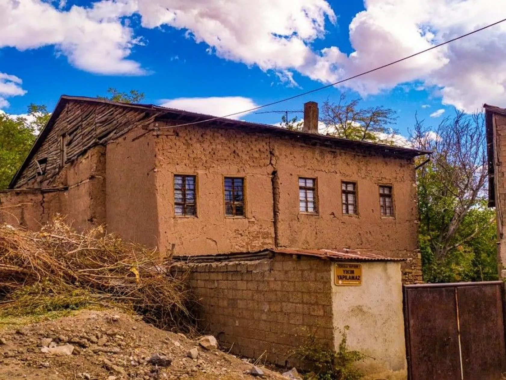 Hüseynik Mahallesi'ndeki tarihi konaklar, sonbaharla birlikte ayrı bir güzelliğe büründü