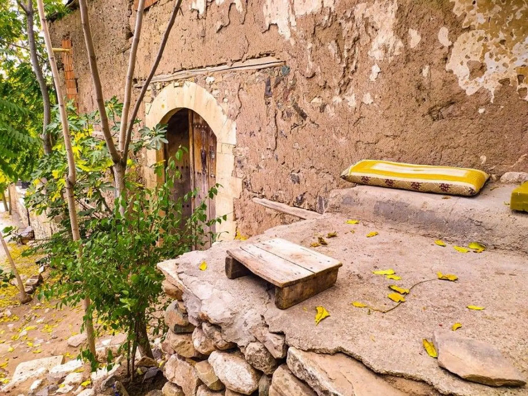 Hüseynik Mahallesi'ndeki tarihi konaklar, sonbaharla birlikte ayrı bir güzelliğe büründü