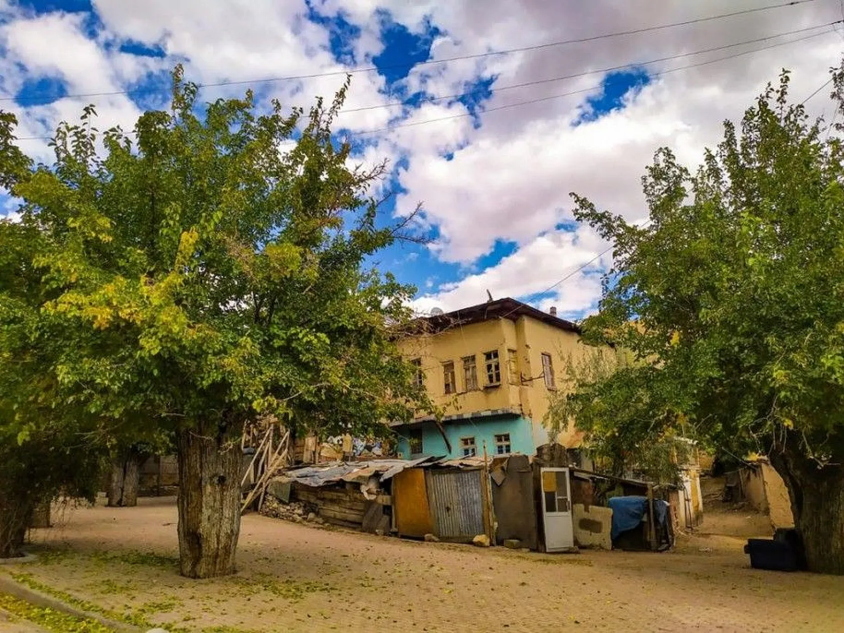 Hüseynik Mahallesi'ndeki tarihi konaklar, sonbaharla birlikte ayrı bir güzelliğe büründü