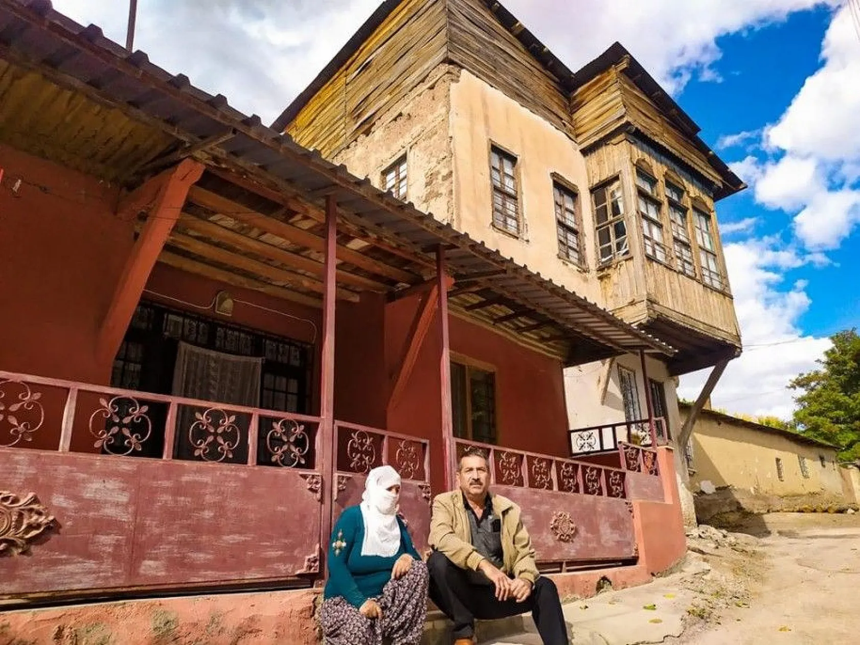 Hüseynik Mahallesi'ndeki tarihi konaklar, sonbaharla birlikte ayrı bir güzelliğe büründü