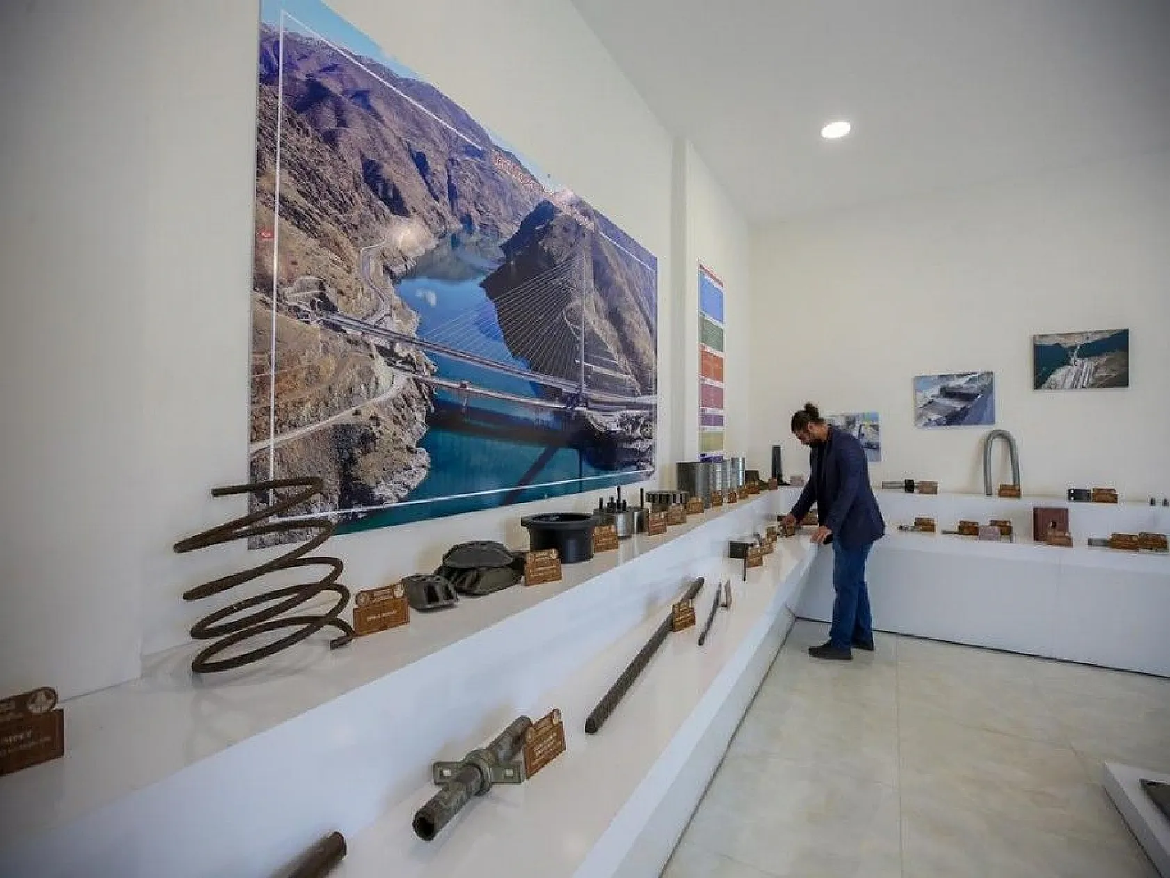 Kömürhan Köprüsü'nün inşaat atıkları sanat eserine dönüştü