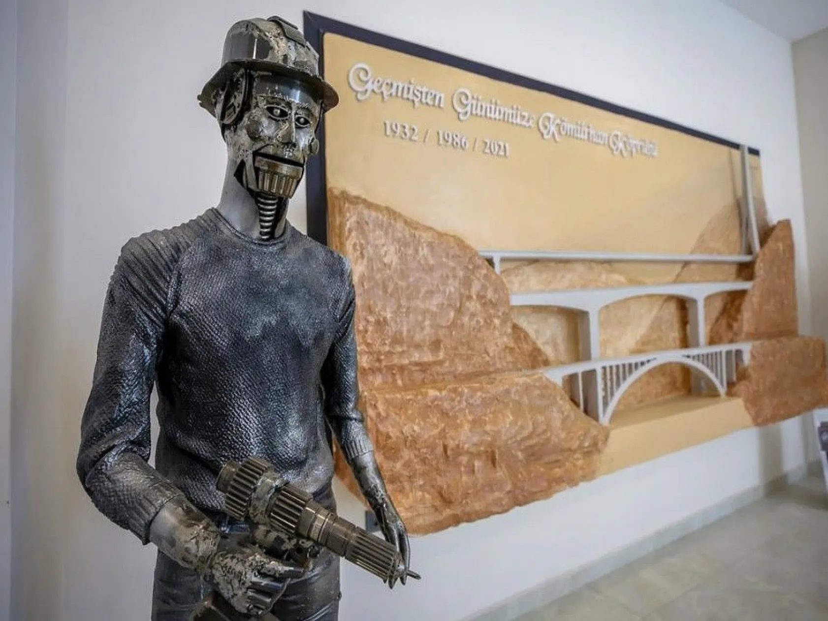 Kömürhan Köprüsü'nün inşaat atıkları sanat eserine dönüştü