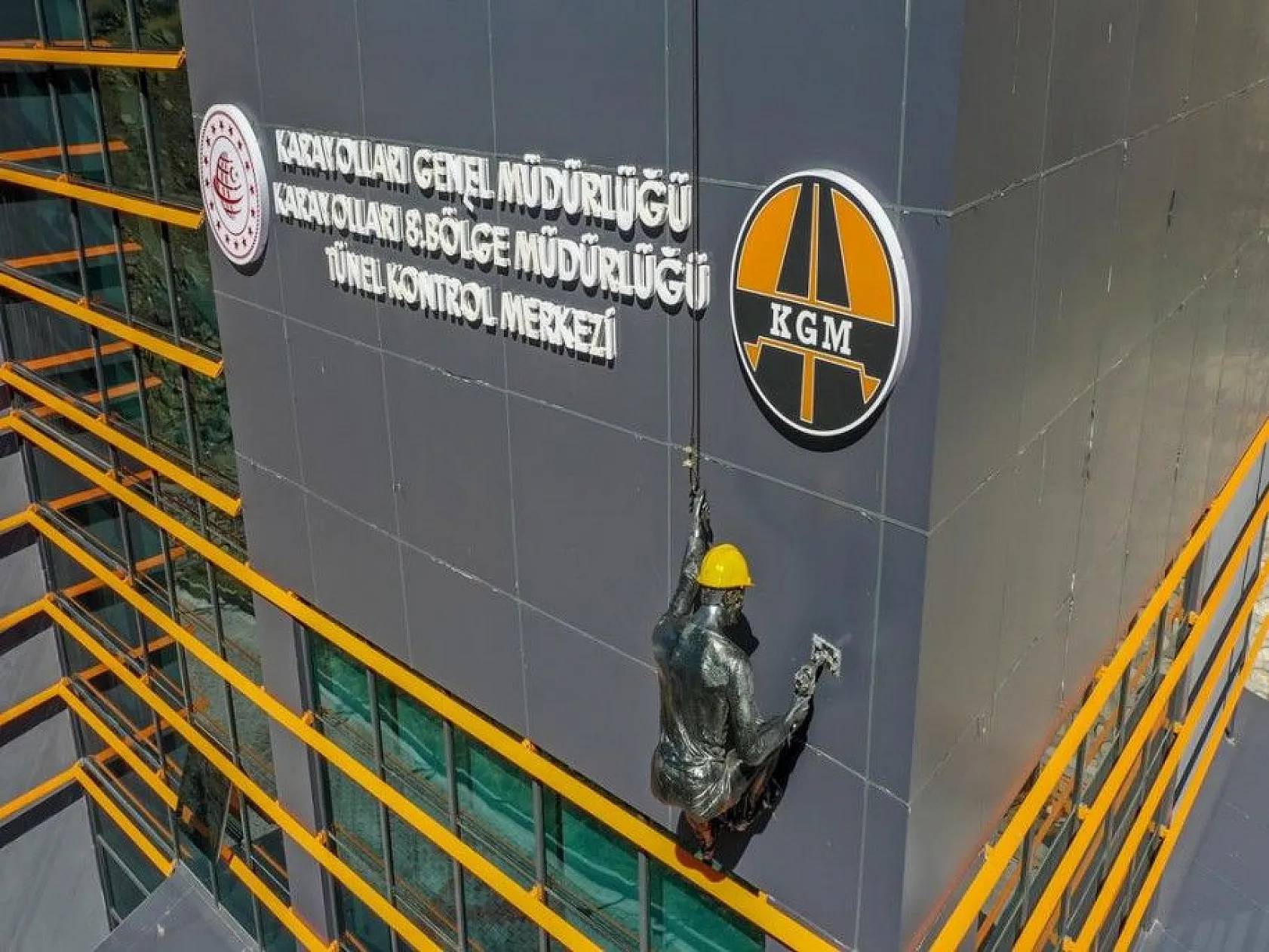 Kömürhan Köprüsü'nün inşaat atıkları sanat eserine dönüştü