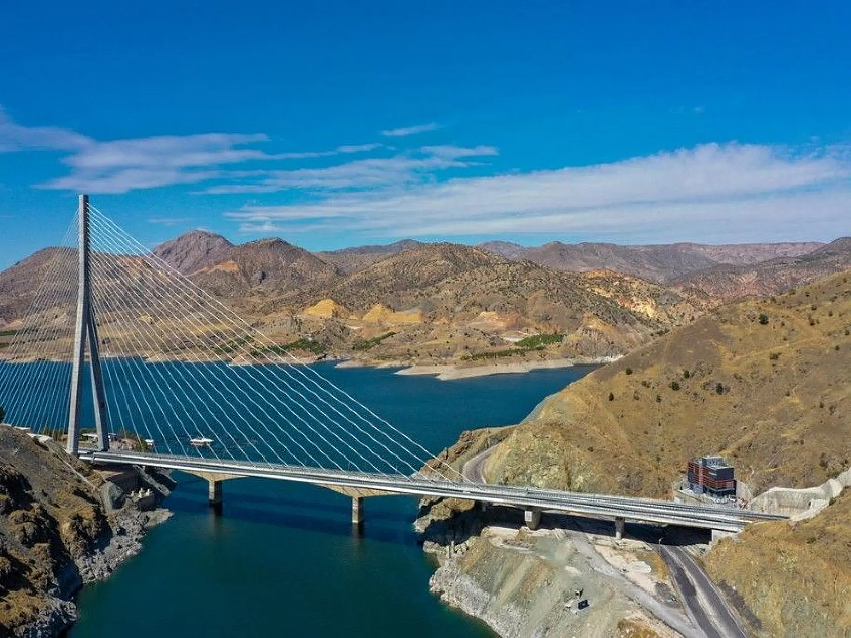 Kömürhan Köprüsü'nün inşaat atıkları sanat eserine dönüştü