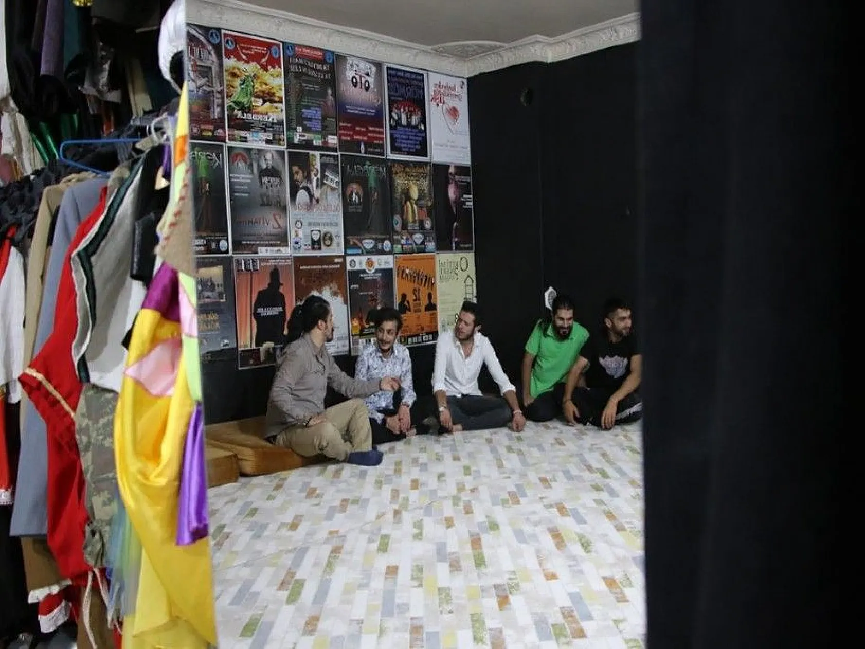 Küçük bir çay ocağında kurulan tiyatro atölyesi marka haline geldi