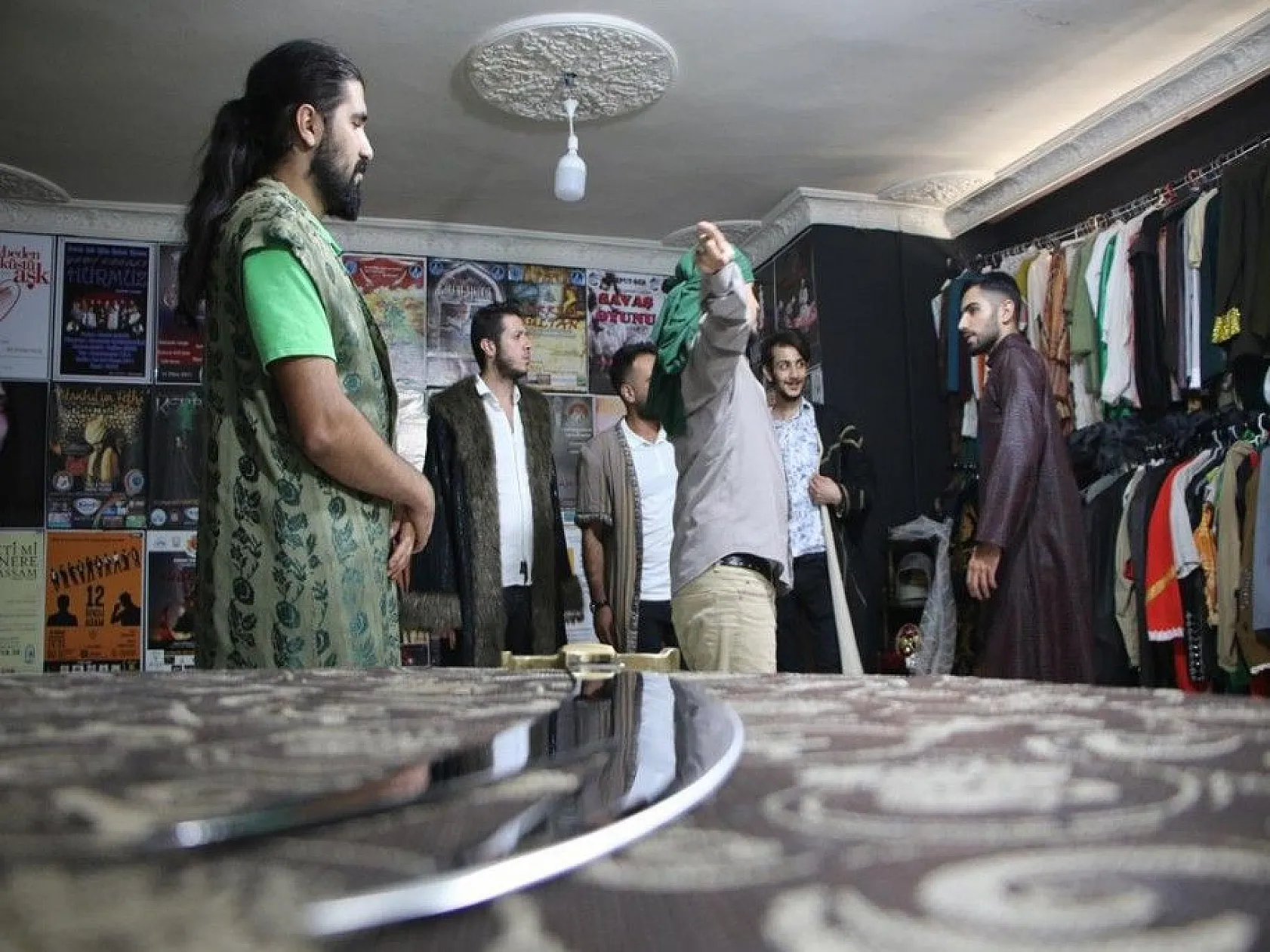 Küçük bir çay ocağında kurulan tiyatro atölyesi marka haline geldi