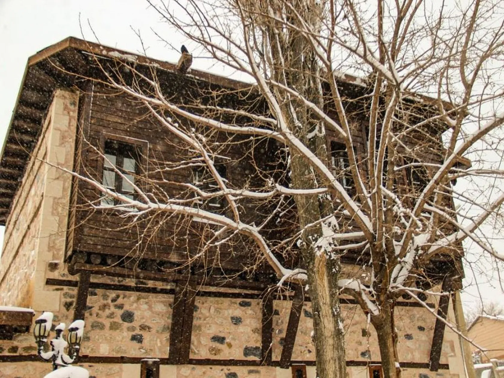 Medeniyetler beşiği Harput'ta kar güzelliği