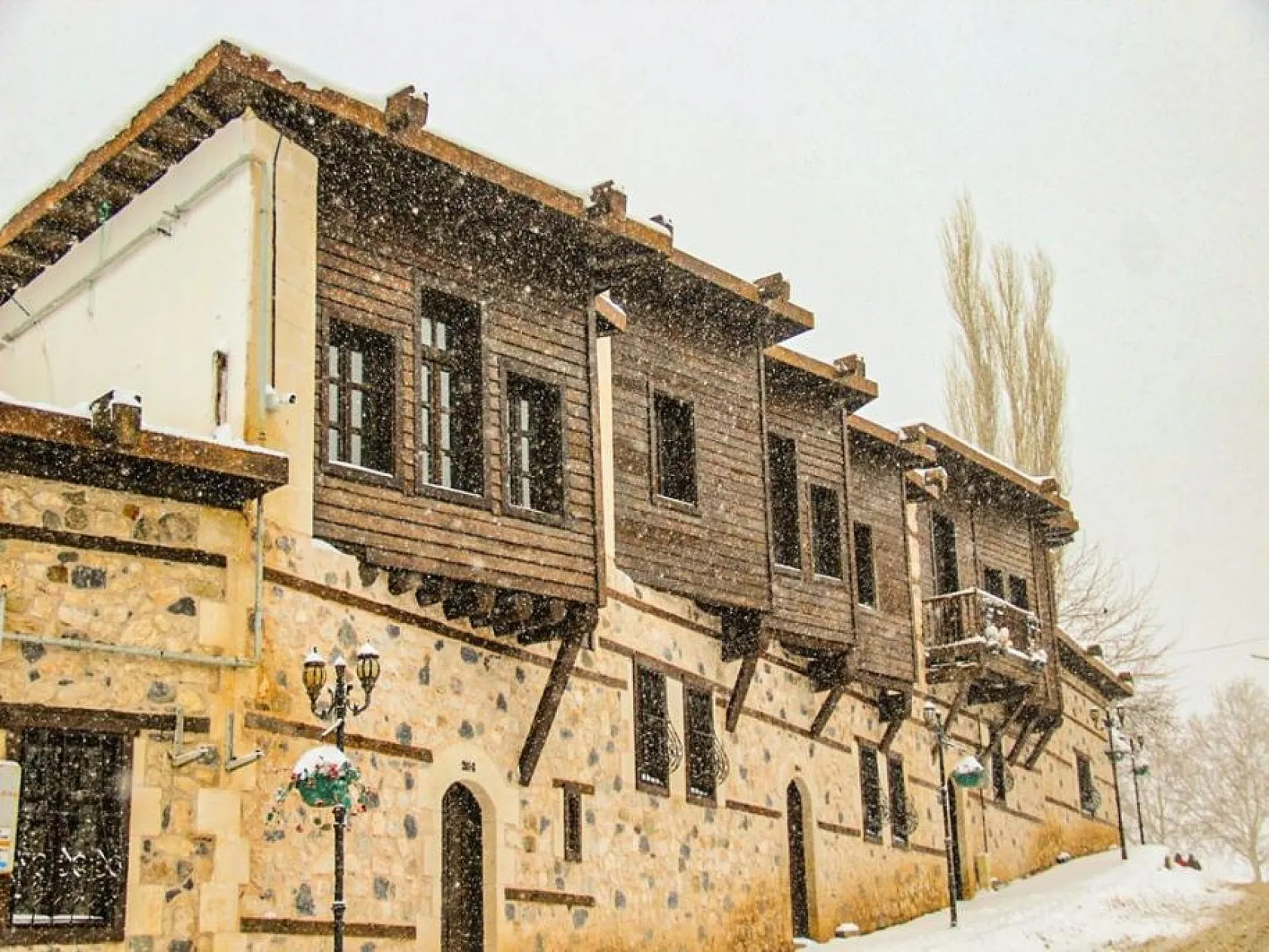 Medeniyetler beşiği Harput'ta kar güzelliği