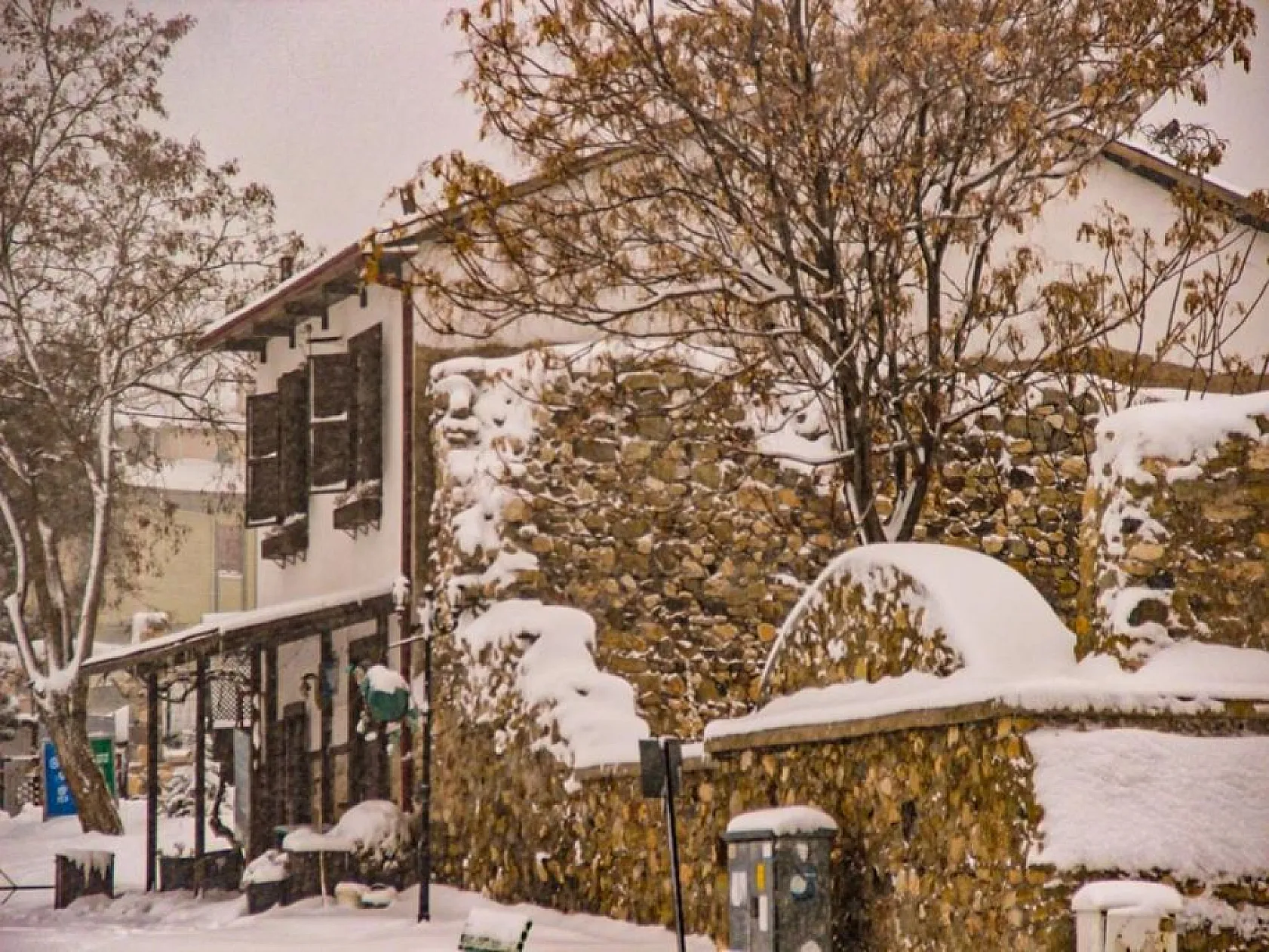 Medeniyetler beşiği Harput'ta kar güzelliği