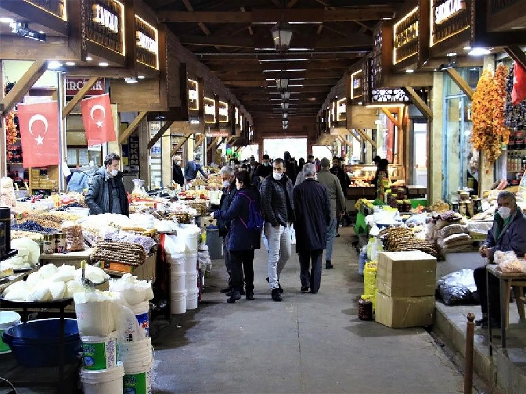 Pandemiden etkilenen Kapalı Çarşı esnafı, çözümü online satışta buldu