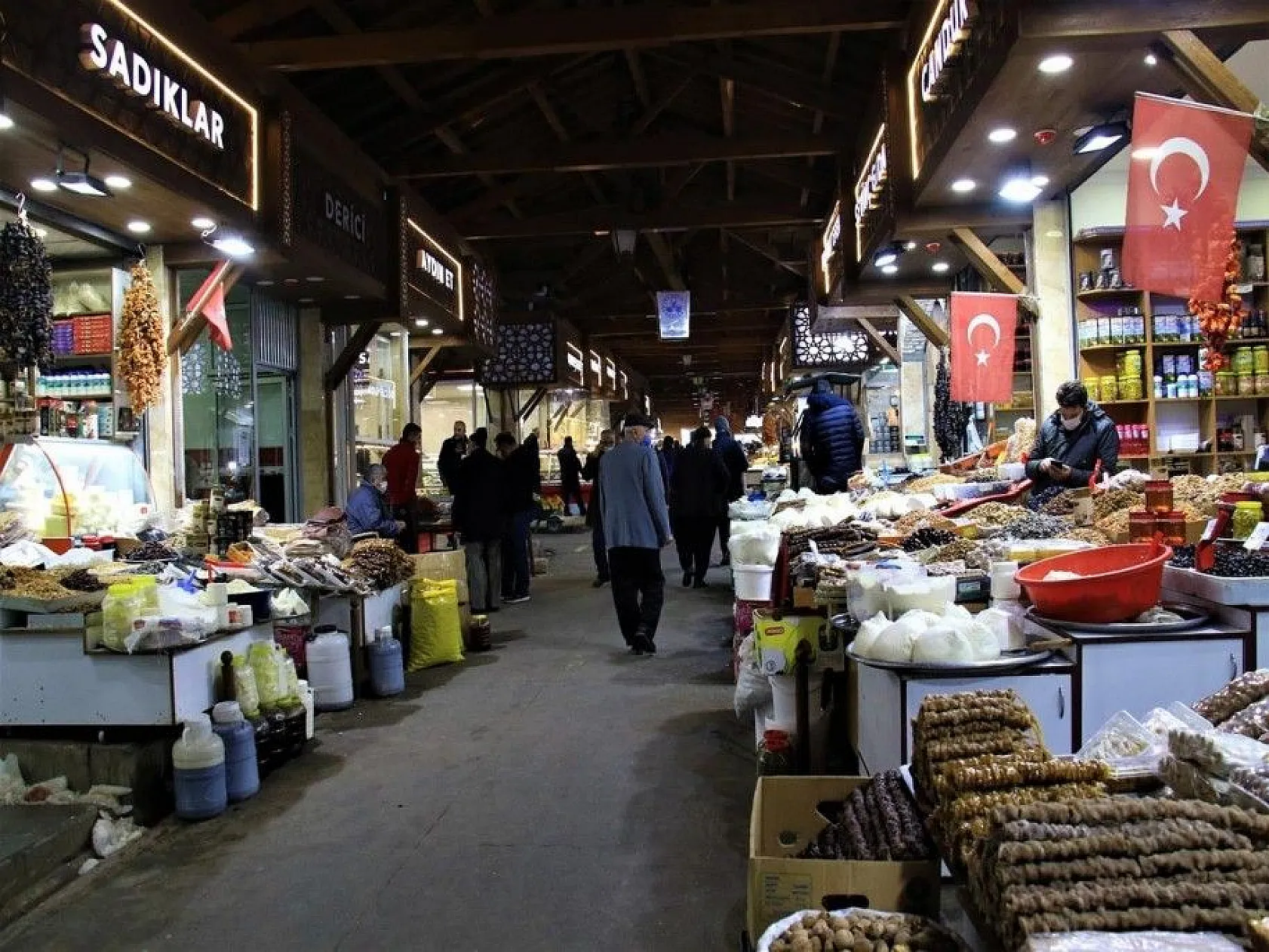 Pandemiden etkilenen Kapalı Çarşı esnafı, çözümü online satışta buldu