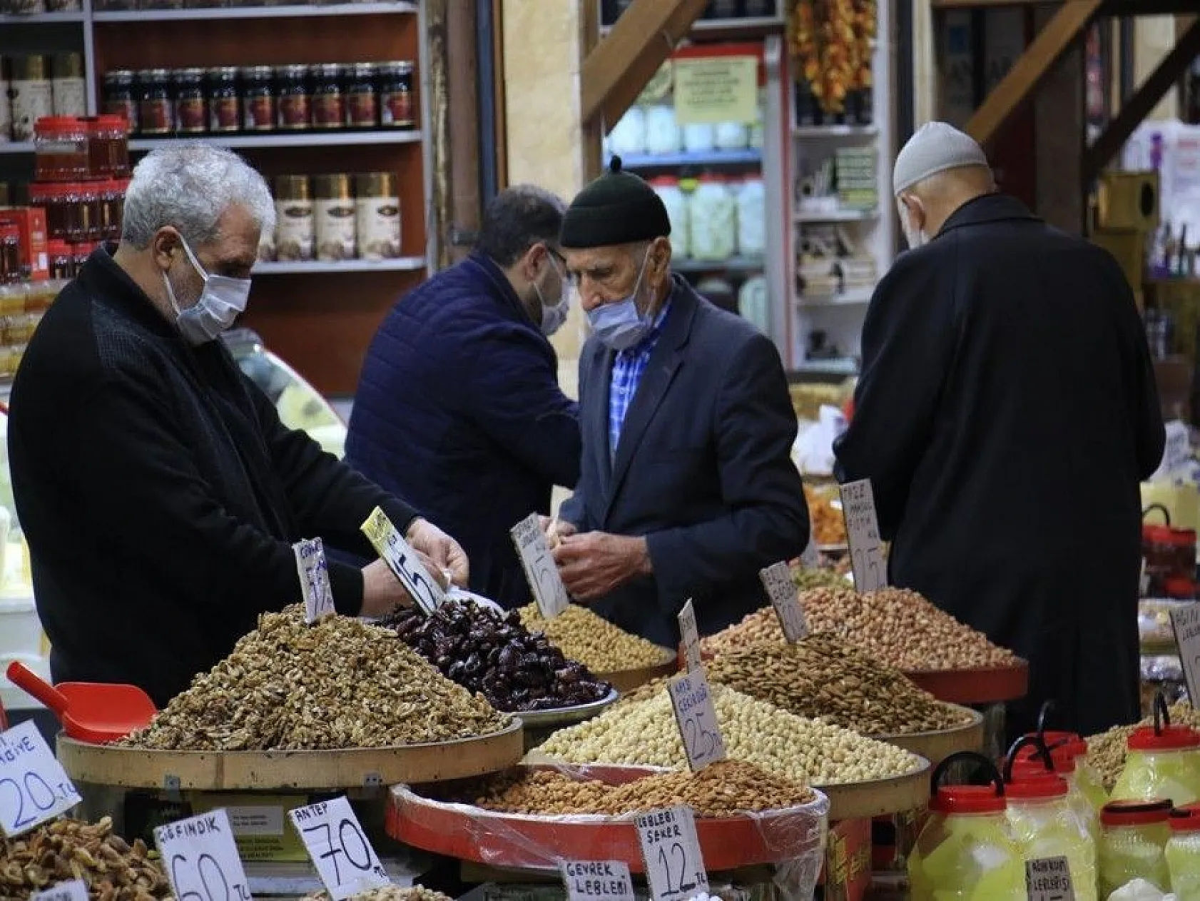 Pandemiden etkilenen Kapalı Çarşı esnafı, çözümü online satışta buldu