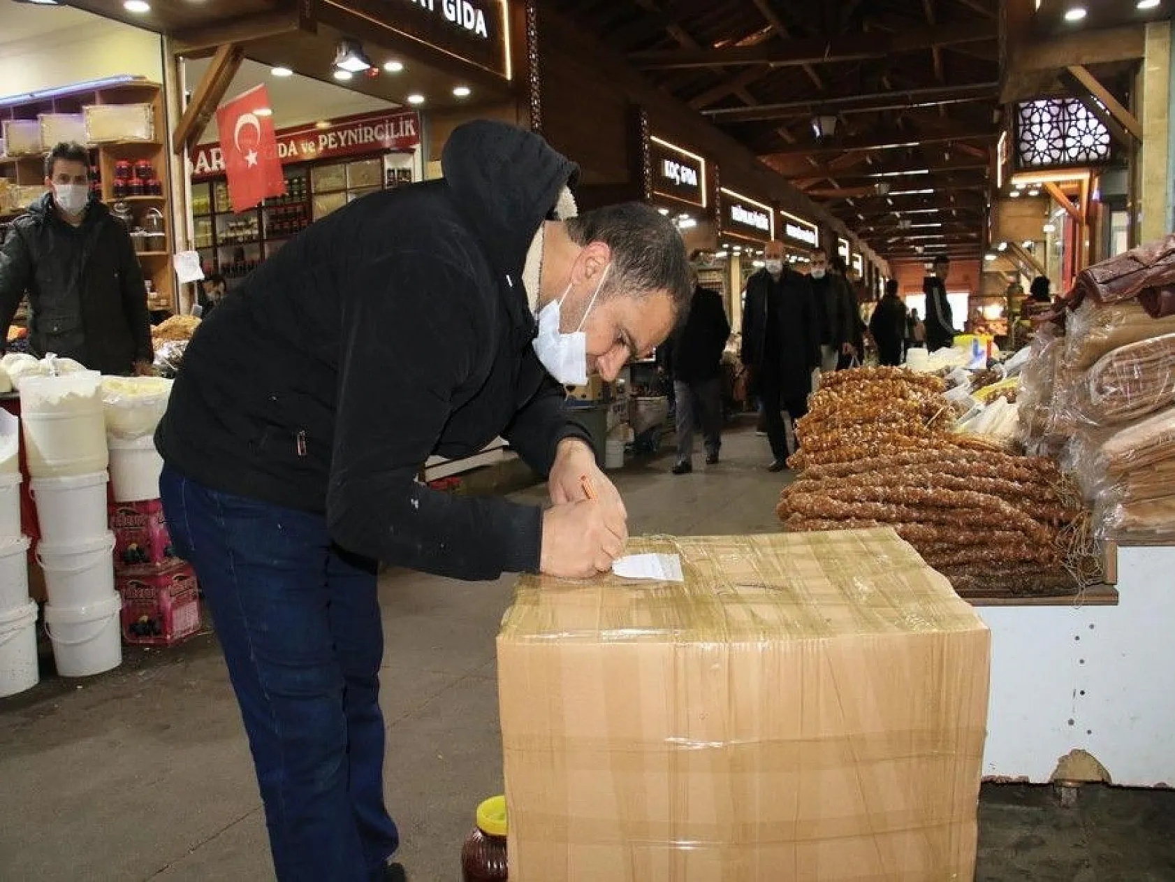Pandemiden etkilenen Kapalı Çarşı esnafı, çözümü online satışta buldu